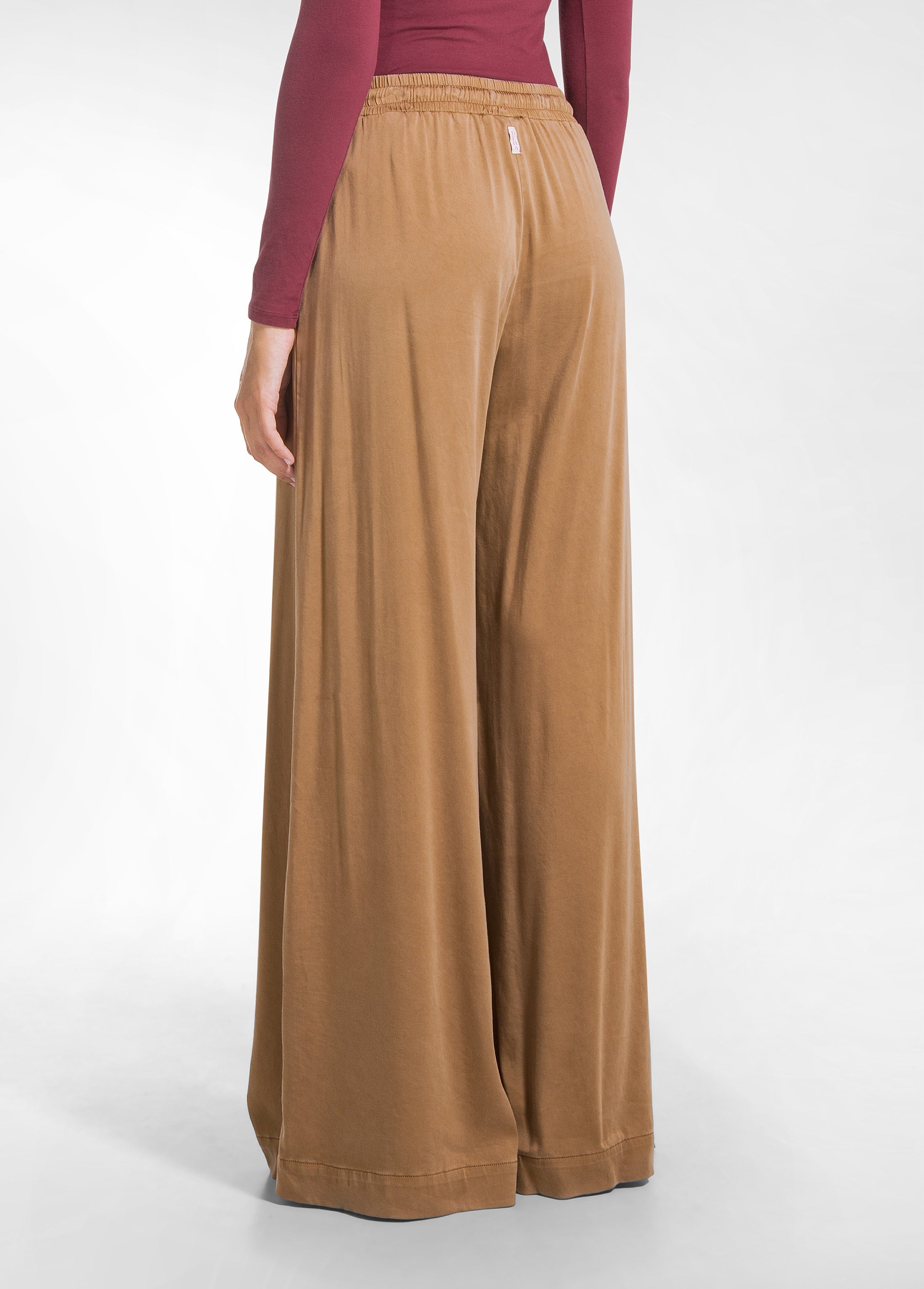 deha-pantalone-wide-leg-in-raso-stretch-marrone-d52438 image 3