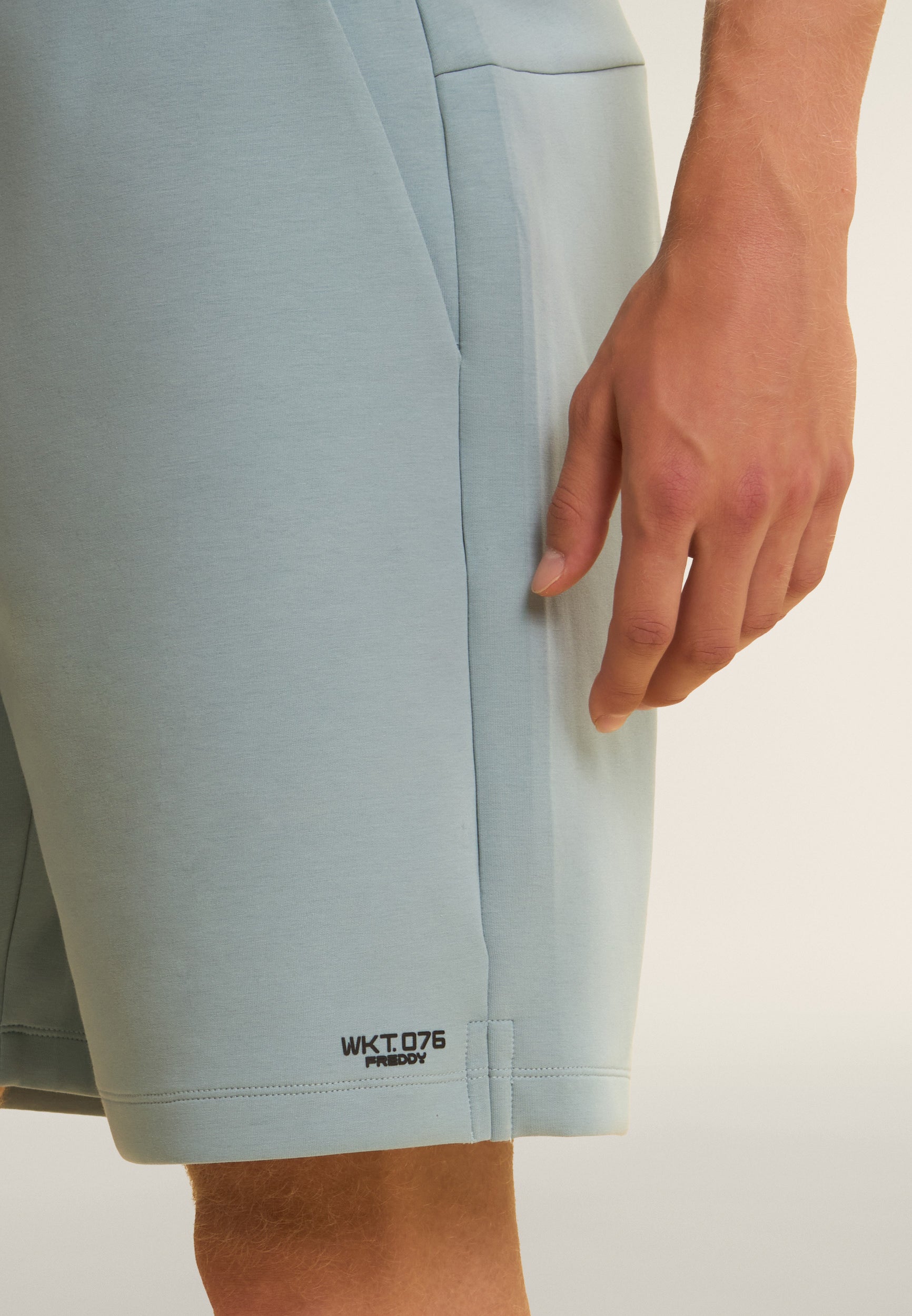 freddy-pantaloni-corti-interlock-tecnico-bermuda-training image 4