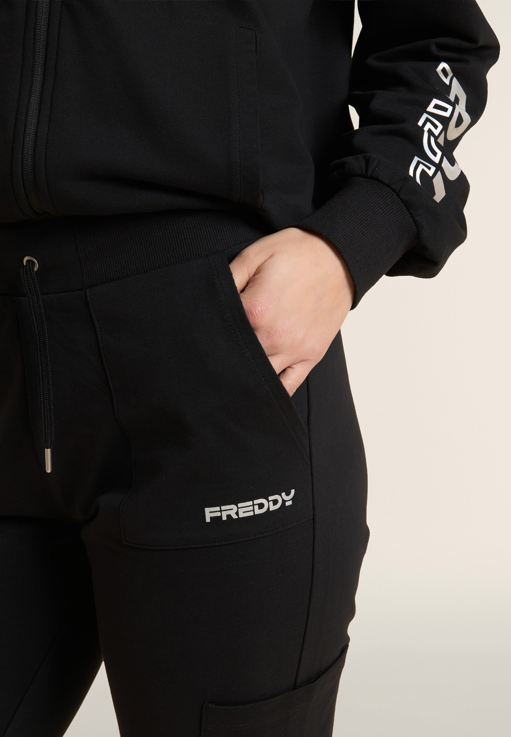 freddy-pantaloni-regular-gamba-dritta-con-tasche-e-coulisse image 4