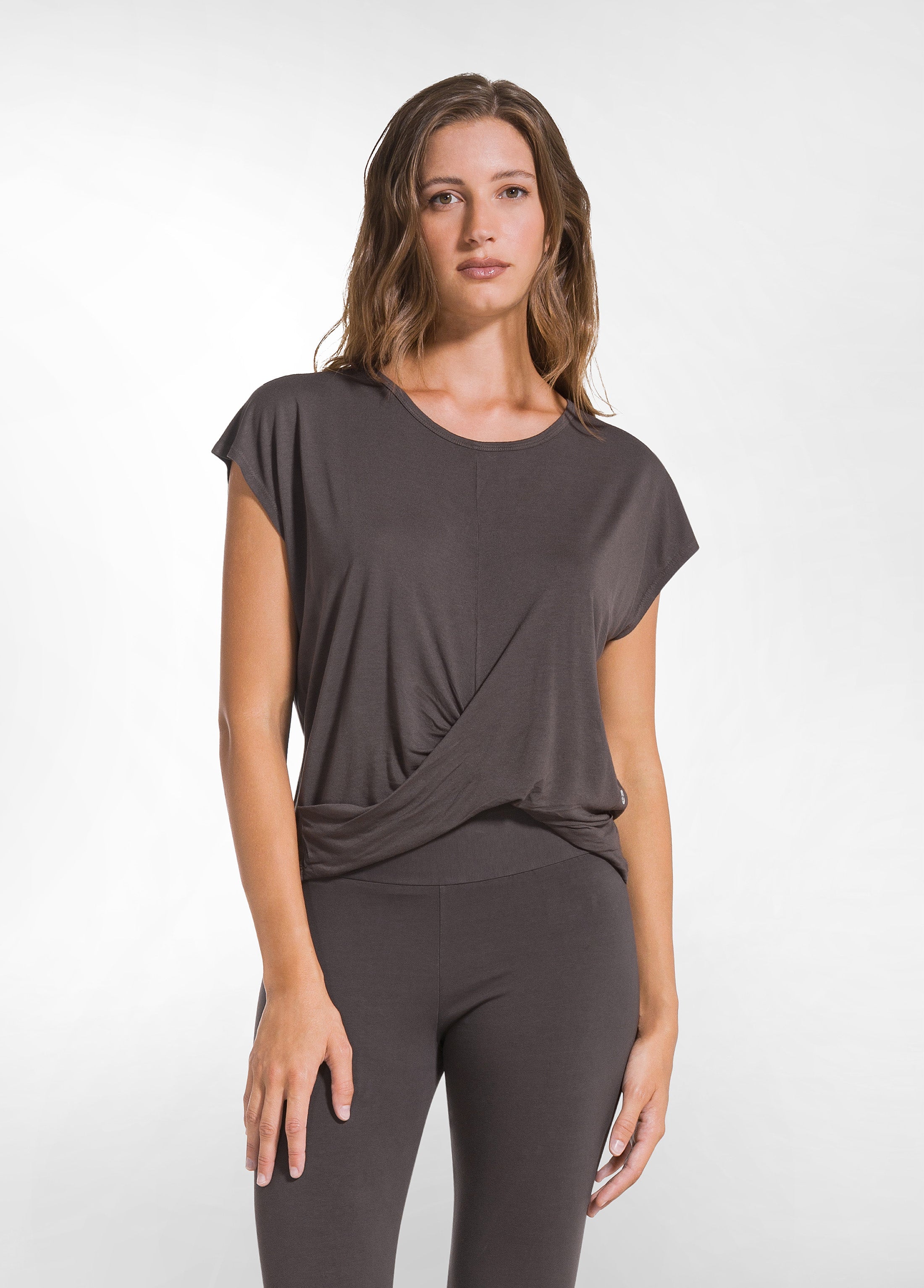deha-t-shirt-yoga-con-nodo-frontale-marrone image 1