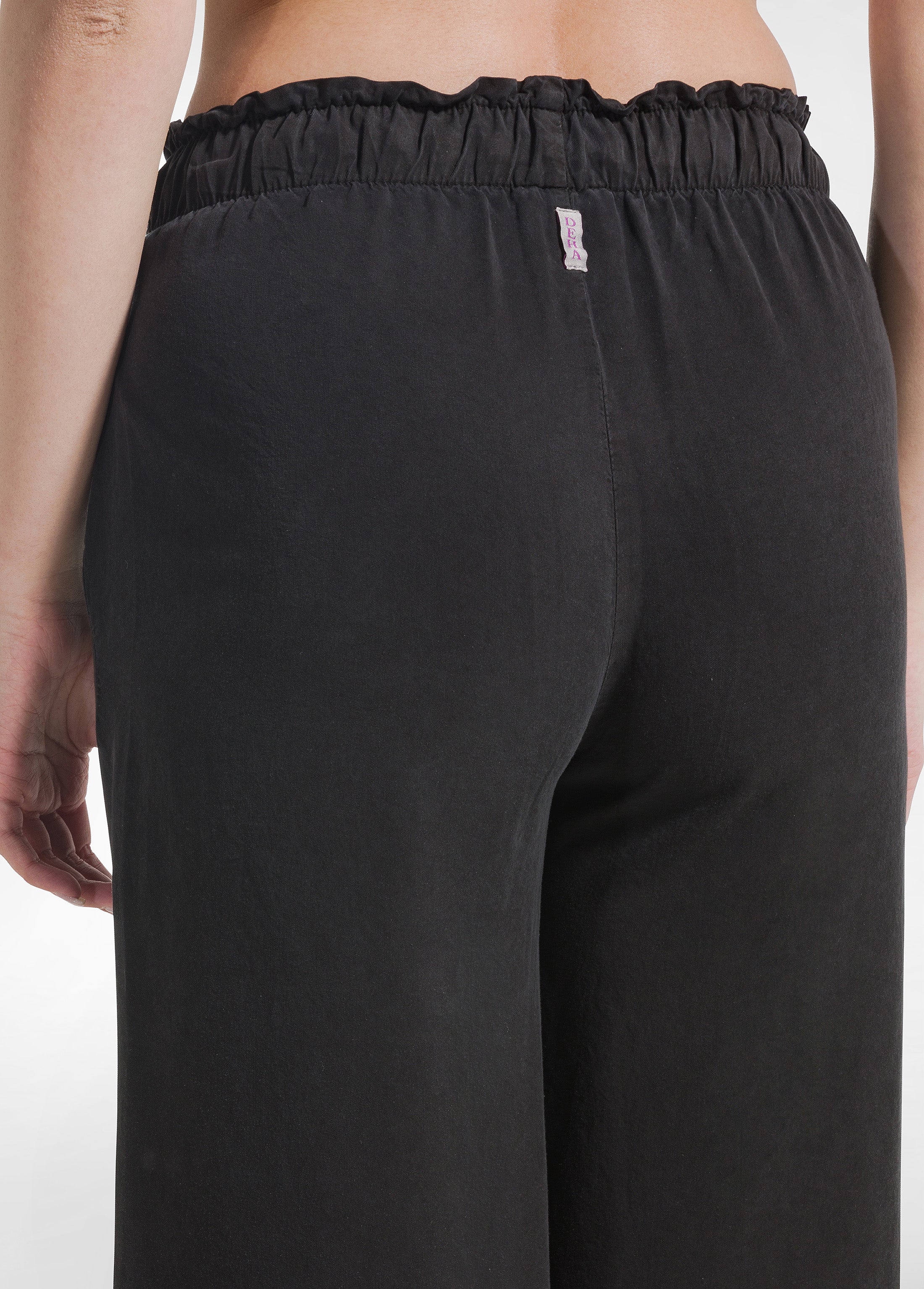 deha-pantaloni-crop-in-twill-lyocell-nero-d42567 image 4