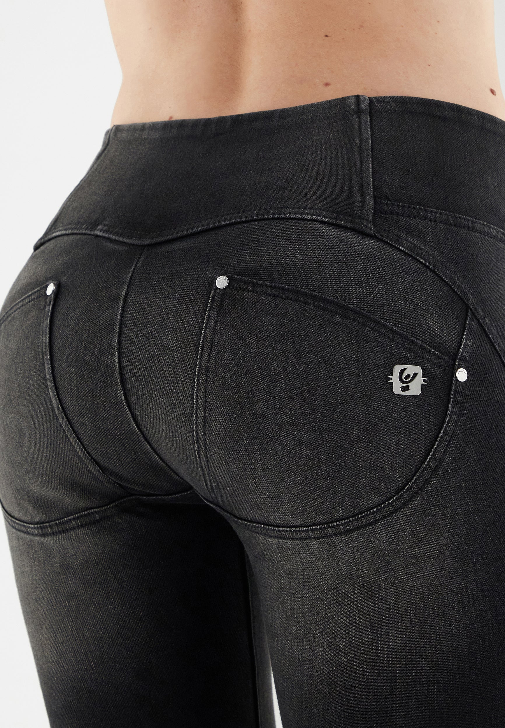 freddy-jeans-wr-up-vita-media-denim-navetta-ecosostenibile-con-strappi image 4