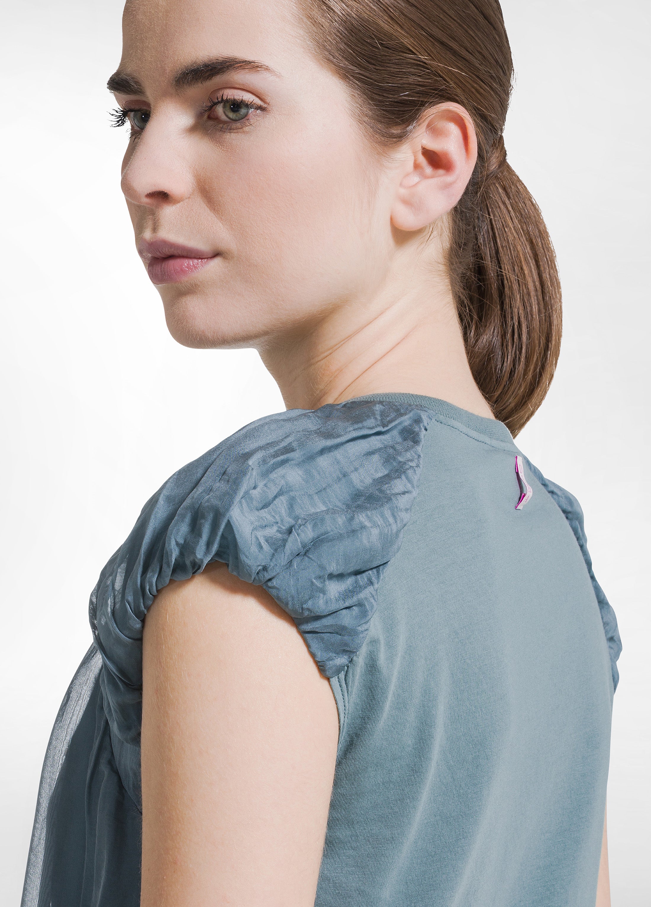 deha-top-in-cotone-leggero-con-strati-in-seta-verde image 3