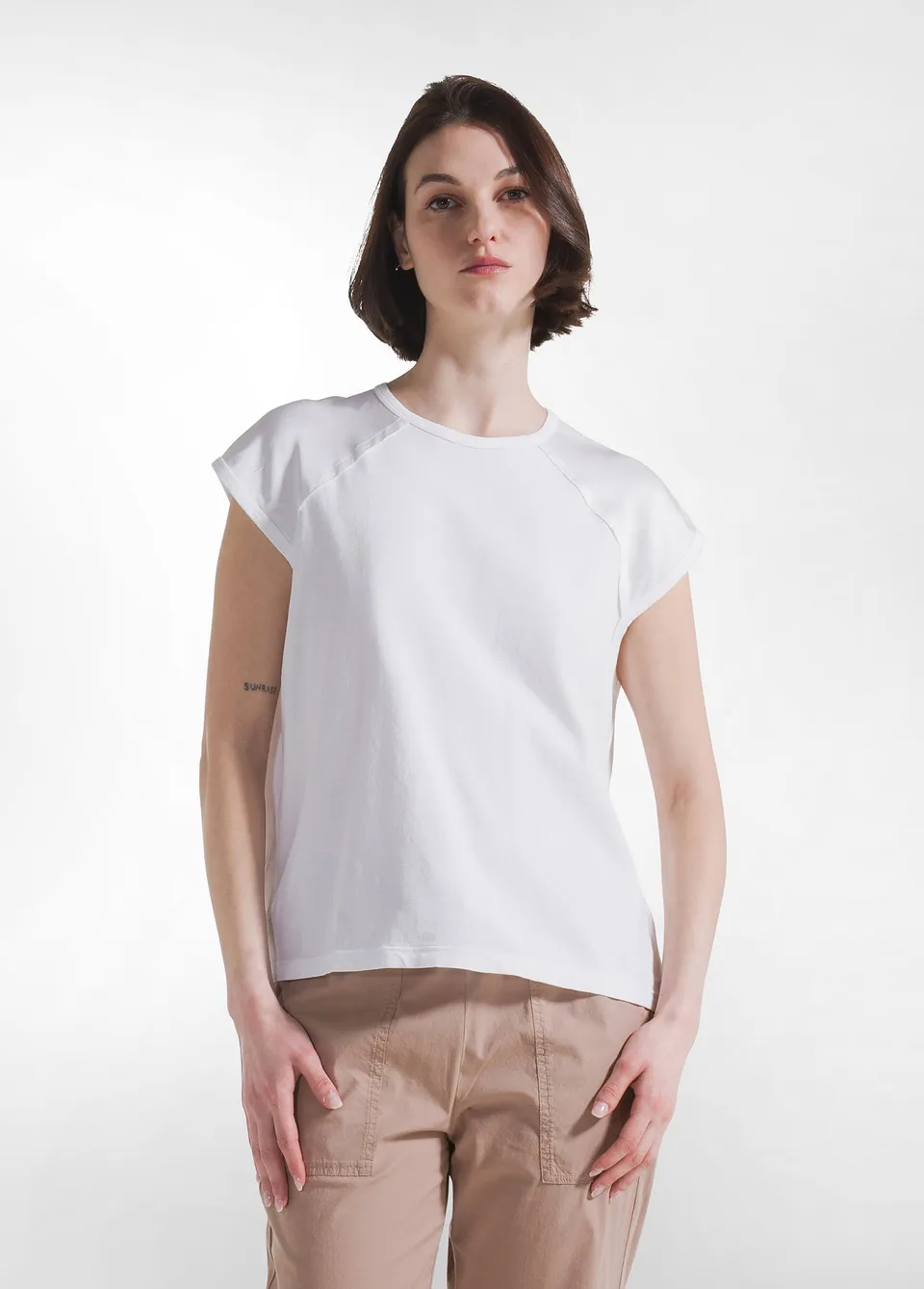 deha-top-con-maniche-in-satin-e-corpo-in-jersey-bianco-d42440 image 1
