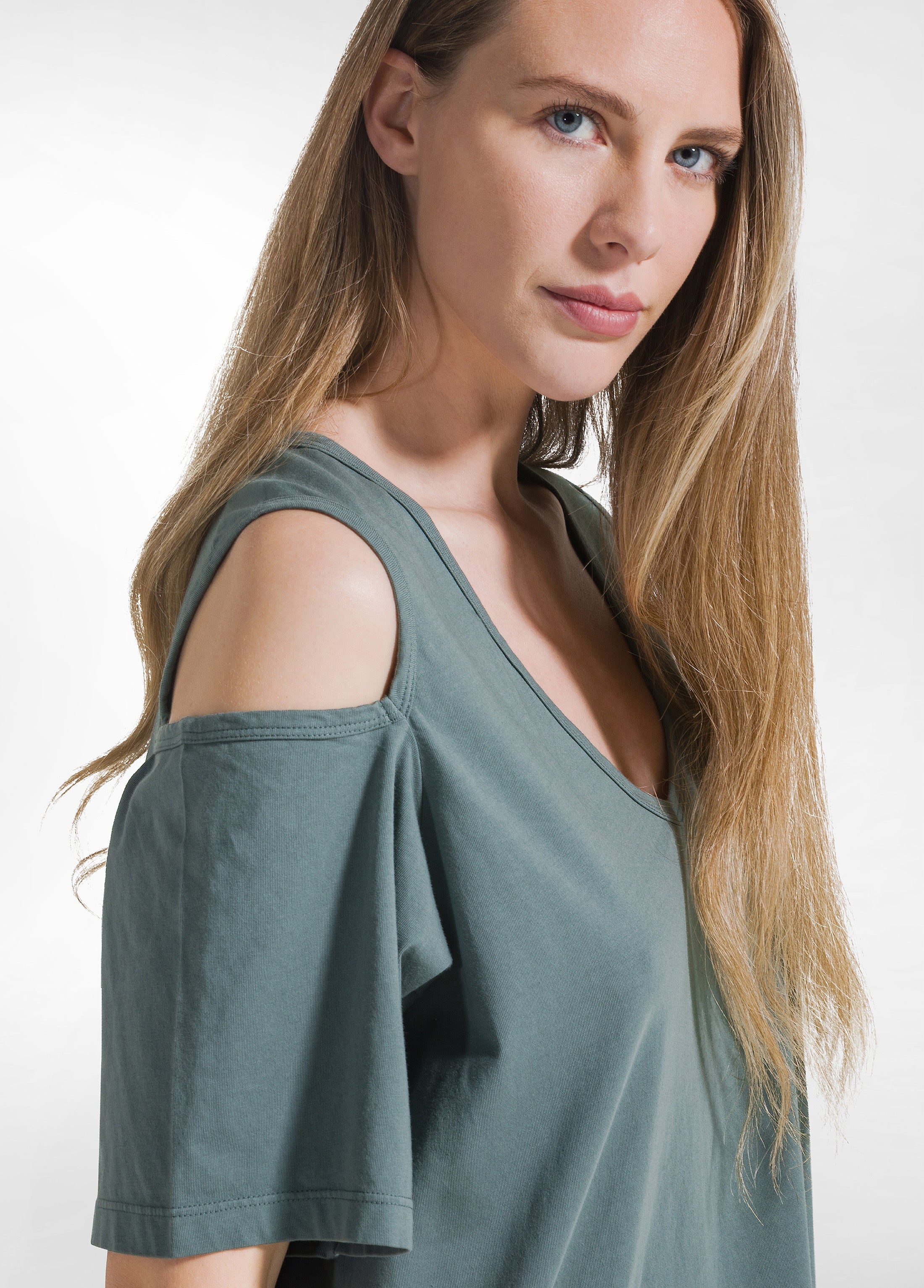 deha-abito-in-jersey-verde-con-cut-out-d42359-vestito-in-cotone-leisurewear image 4