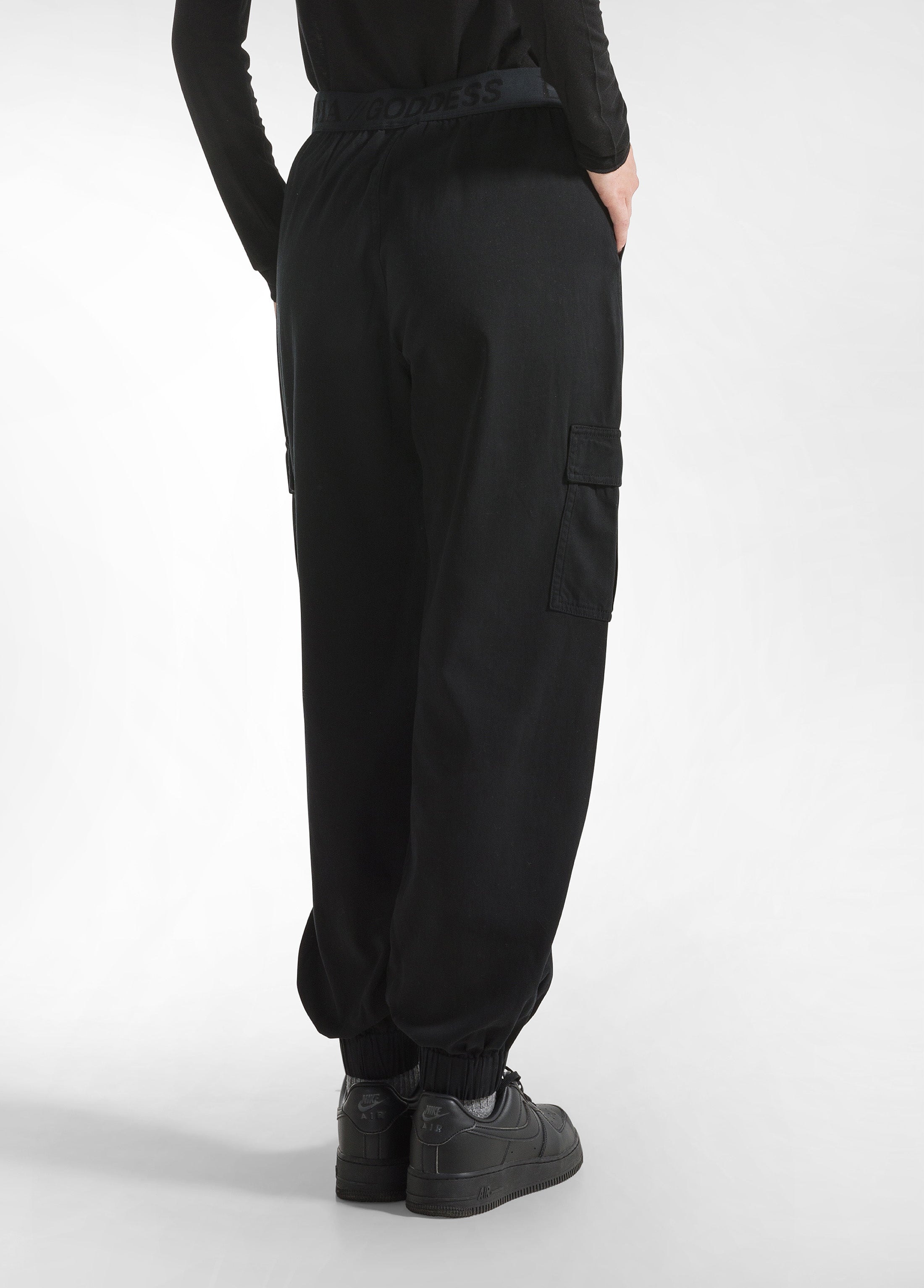 deha-pantaloni-cargo-in-gabardina-nero-a00618 image 3