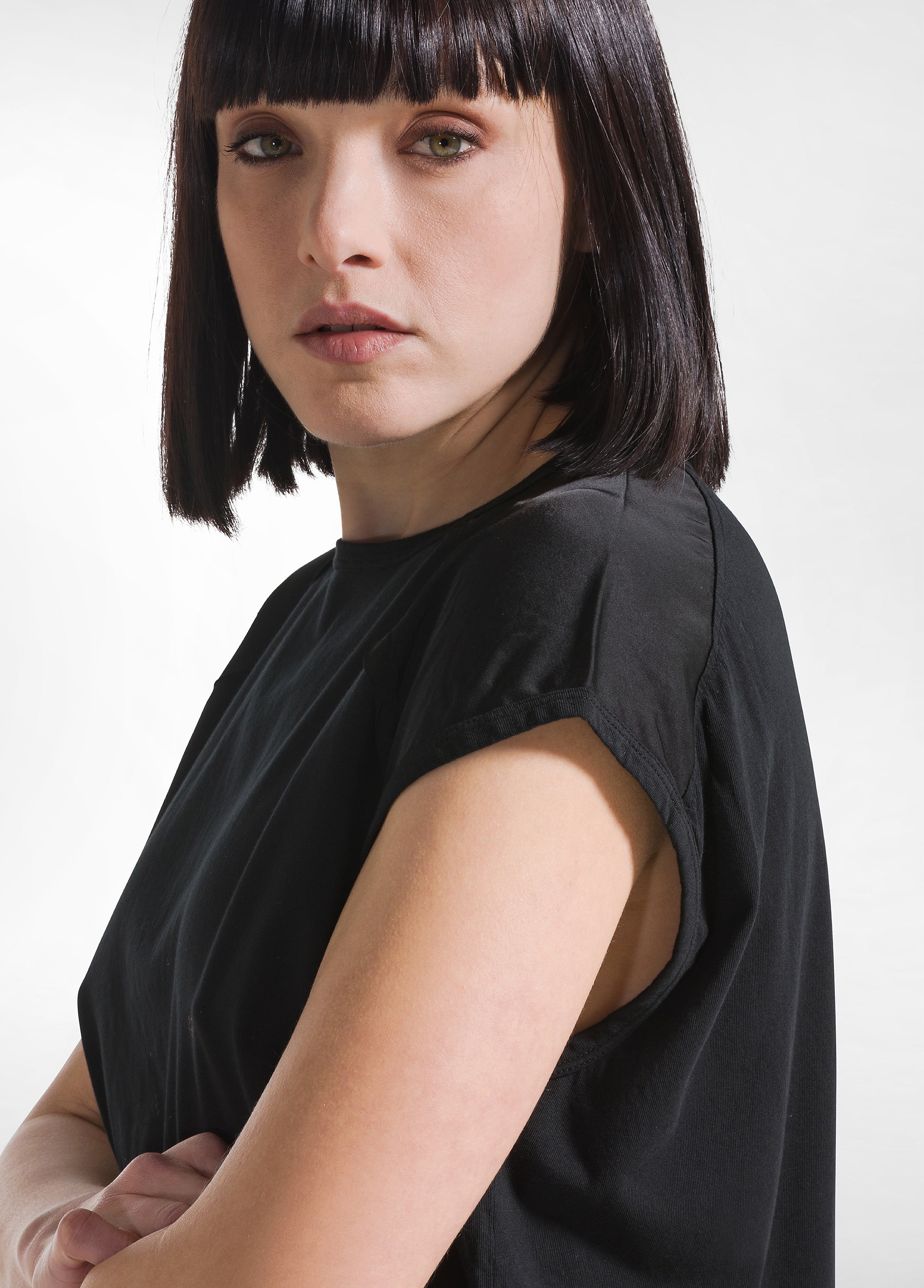 deha-top-d42440-maniche-satin-e-corpo-jersey-nero image 3
