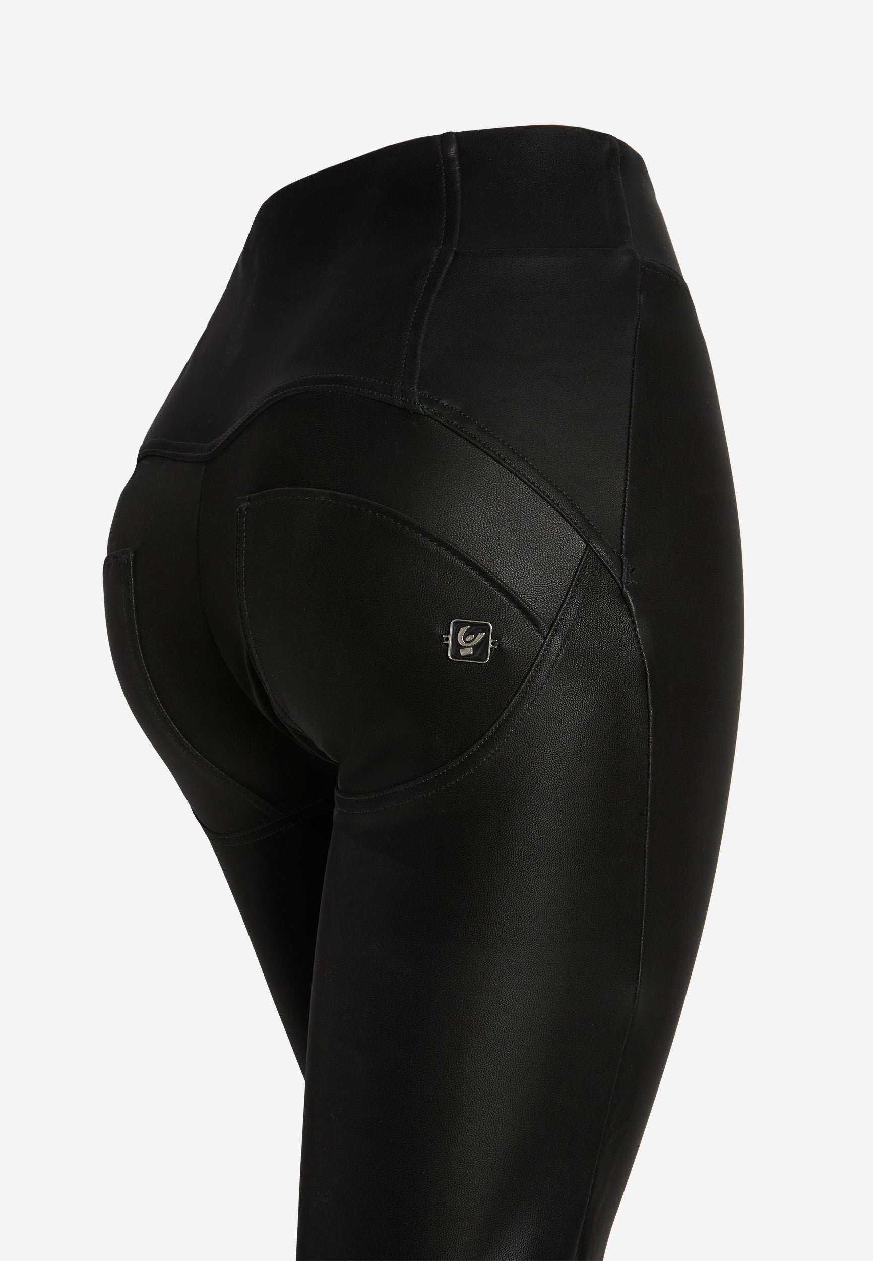 freddy-pantaloni-wr-up-flare-vita-alta-in-similpelle-wet-effect image 8