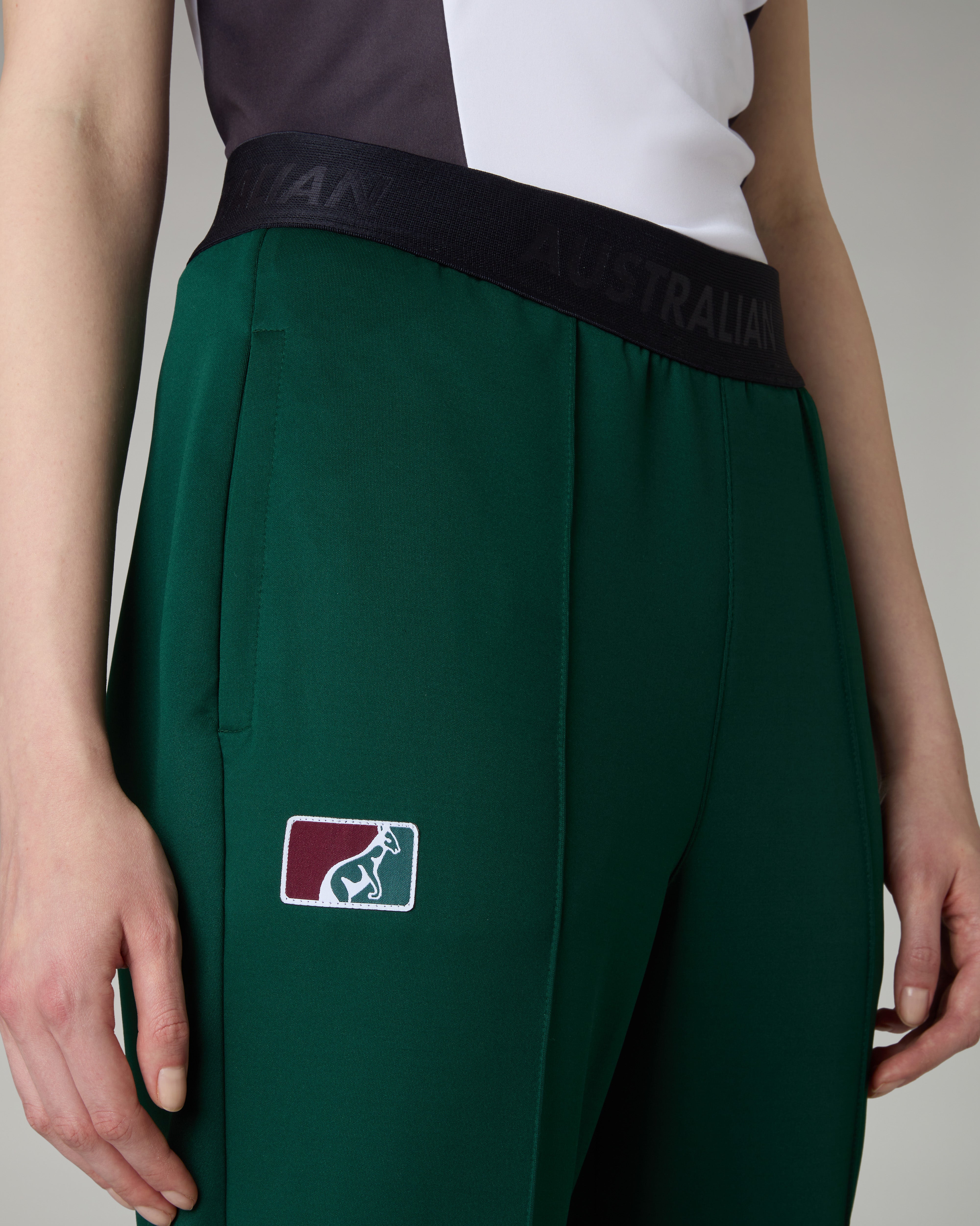 australian-classic-track-pant-new-classic-pantalone-shot image 4