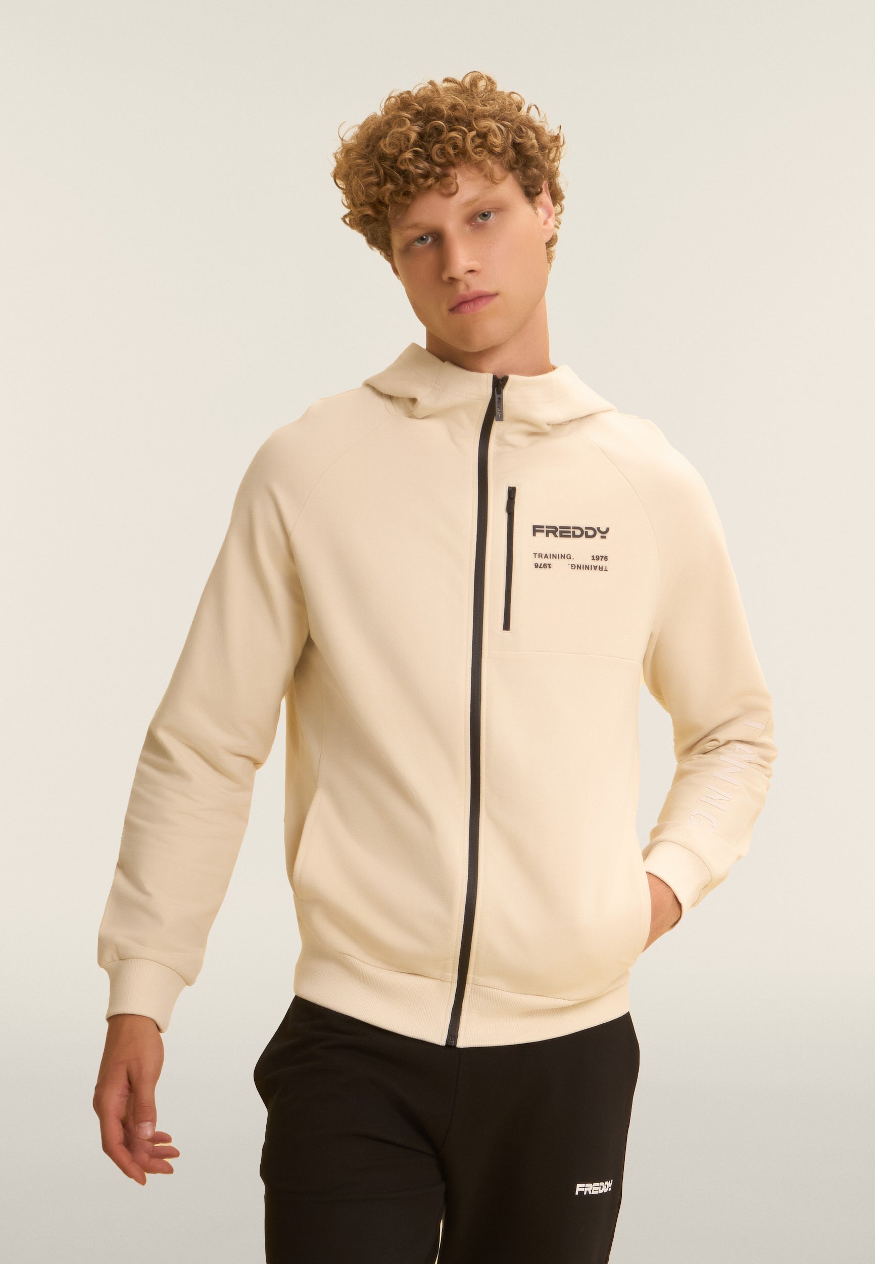 freddy-tuta-uomo-cotone-interlock-con-cappuccio-e-zip-full-zip image 2