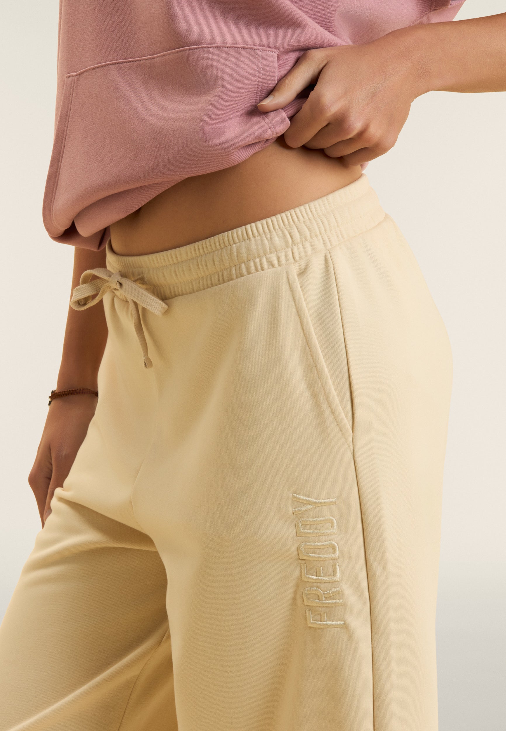 freddy-pantaloni-bermuda-oversize-ricamo-freddy image 4
