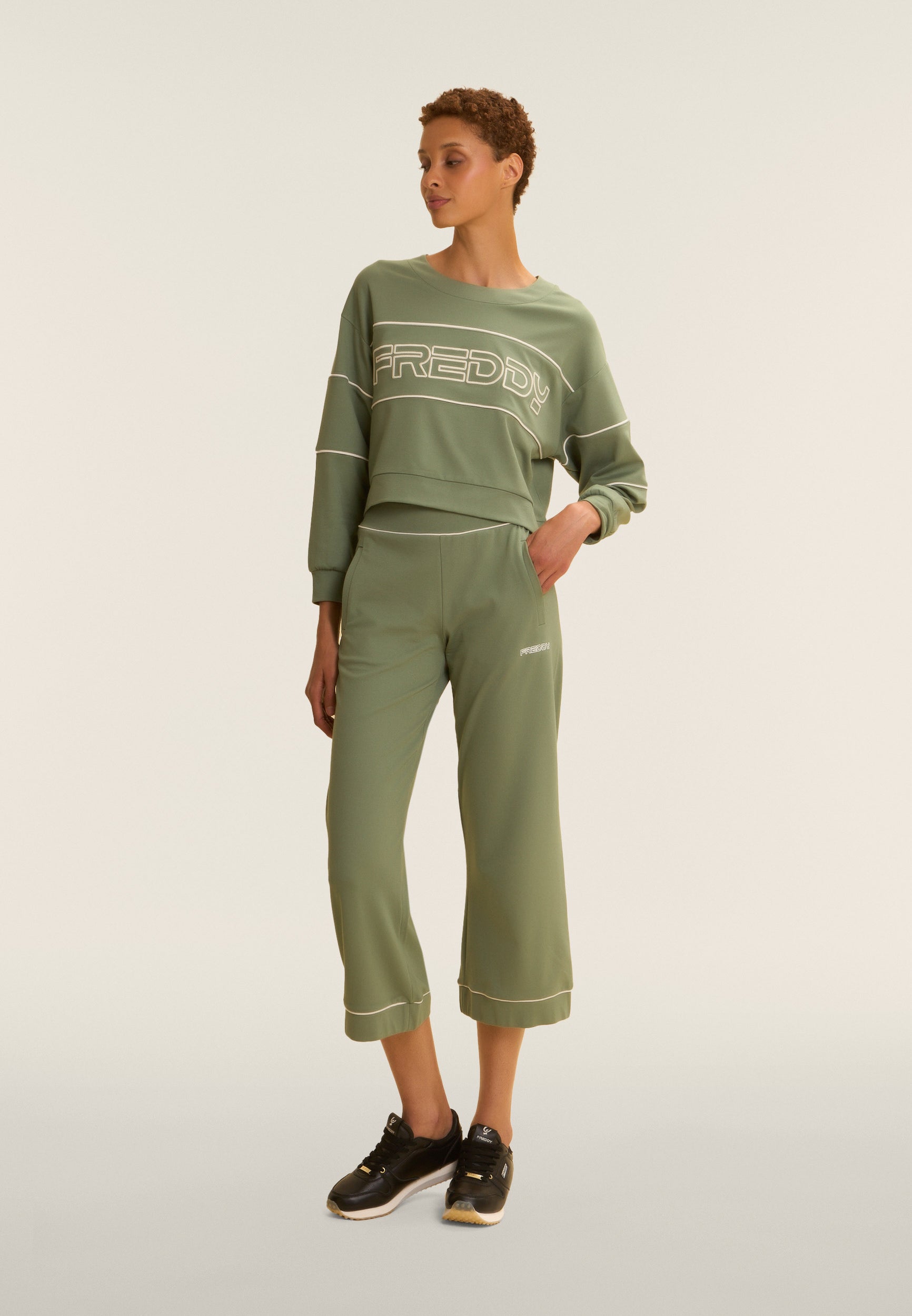 freddy-wr-up-felpa-comfort-fit-cropped-con-maxi-logo-ricamato image 2