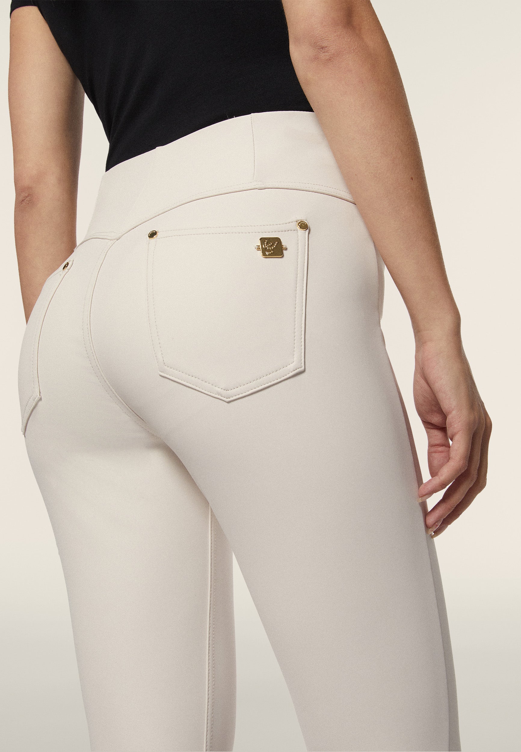 freddy-pantaloni-n-o-w-vita-alta-superskinny-in-similpelle-laminata image 5