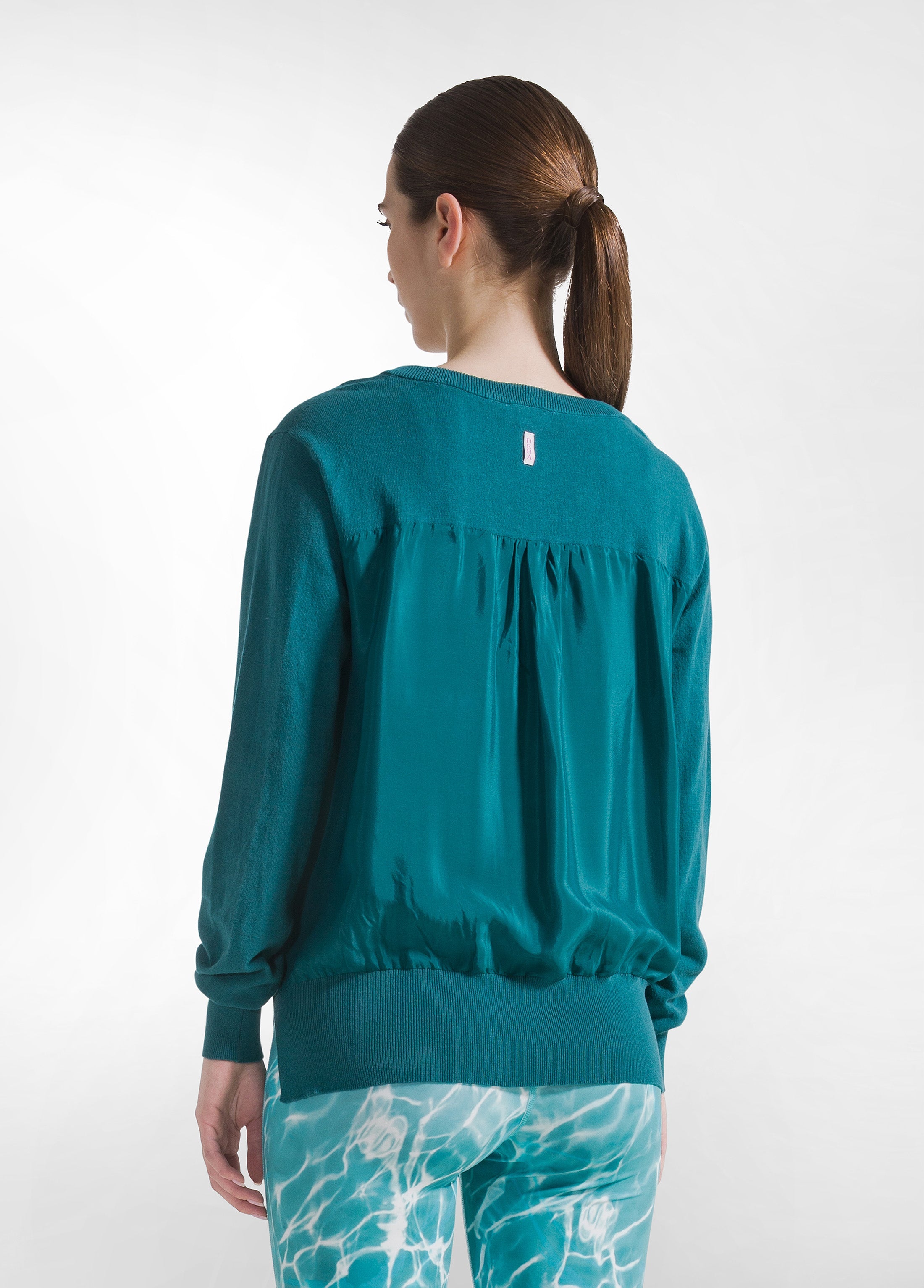 deha-maglia-in-seta-con-scollo-a-v-verde image 2