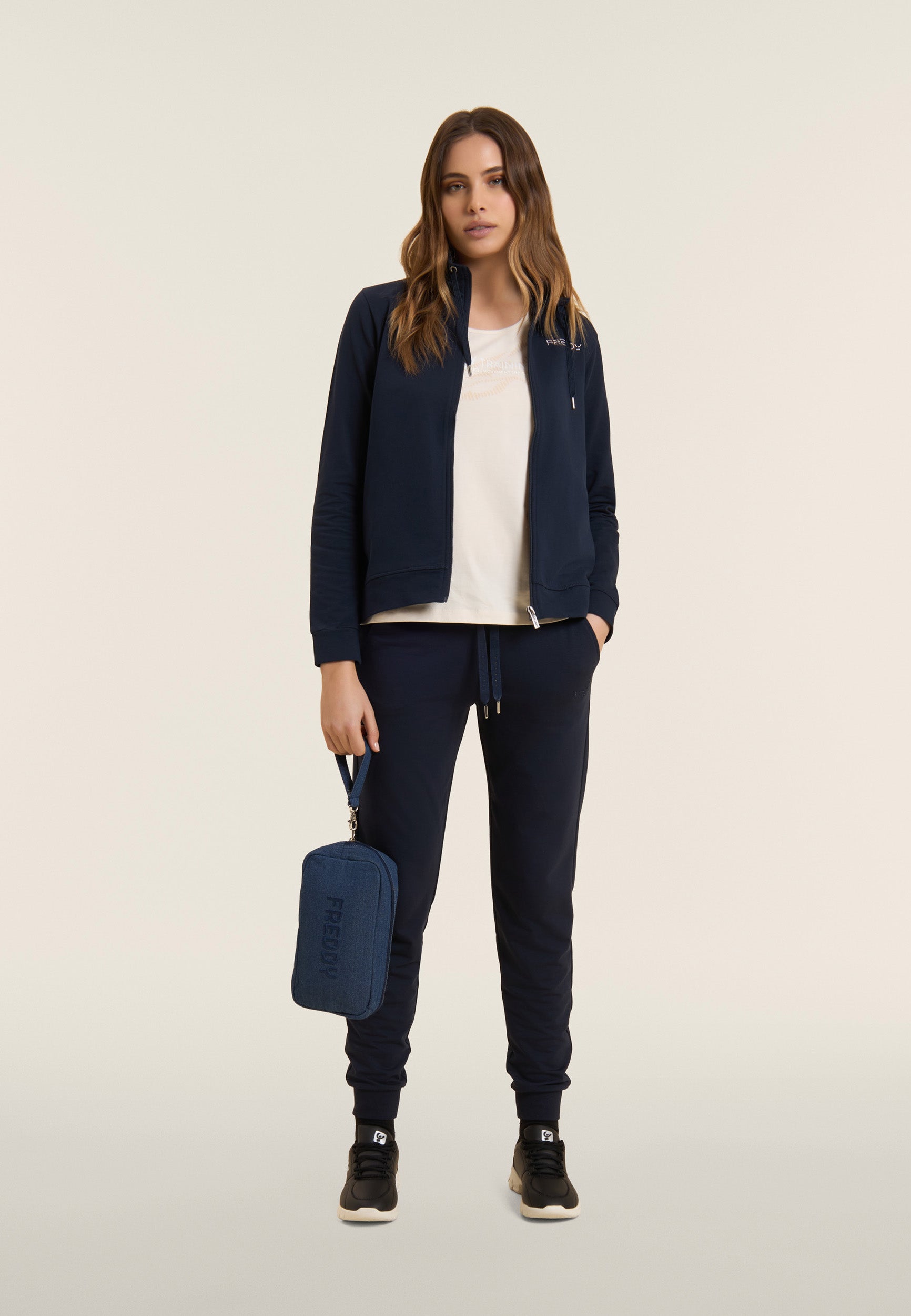 freddy-trousse-in-denim-25x8x14-cm-con-laccetto-e-logo image 1