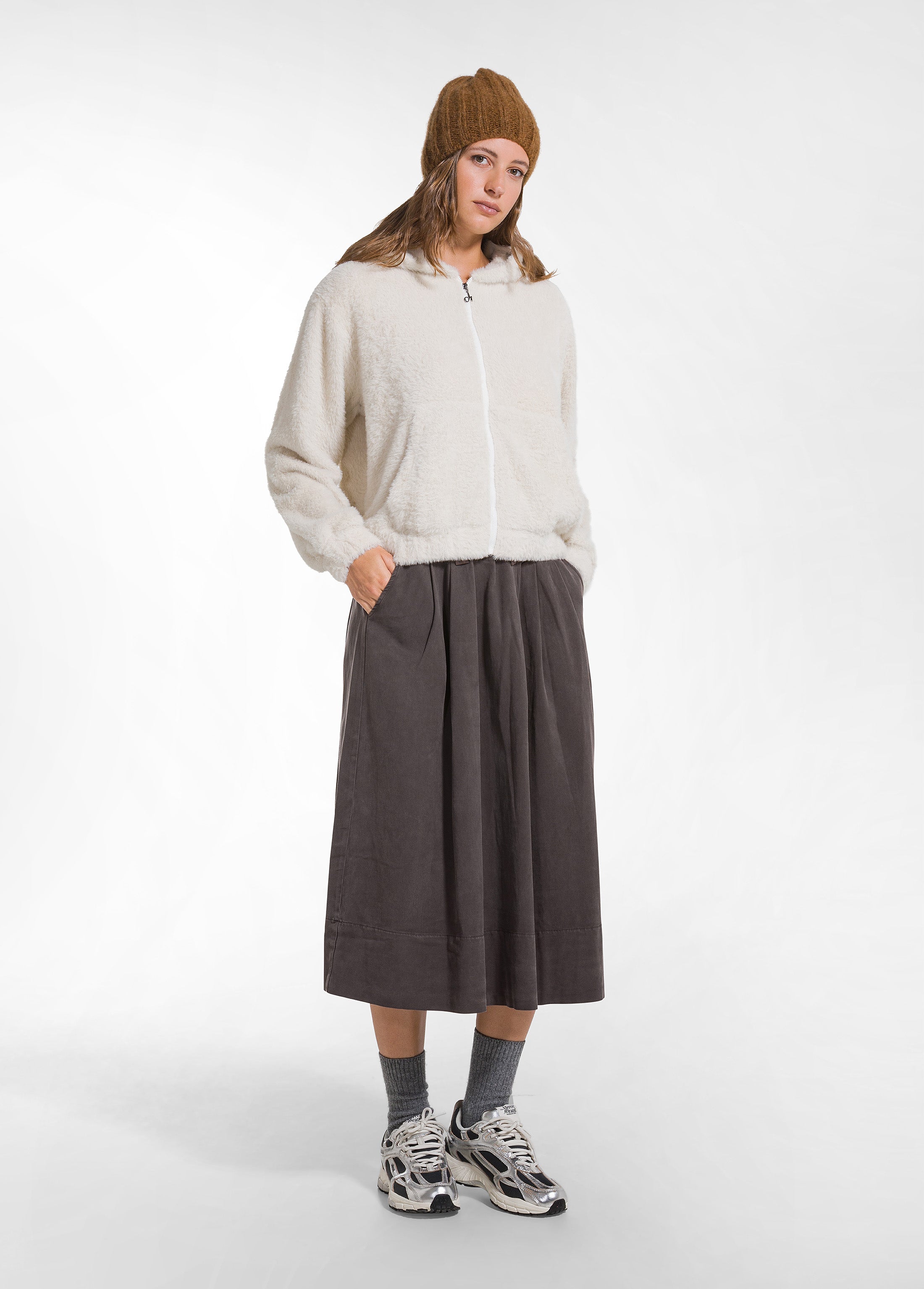 deha-d52333-felpa-con-zip-e-cappuccio-in-pile-leggero-bianco image 4