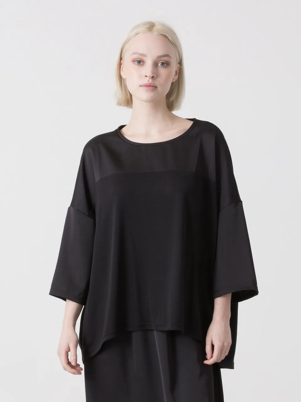 dimensione-danza-t-shirt-donna-asimmetrica-in-poliestere-riciclato-effetto-visco image 1