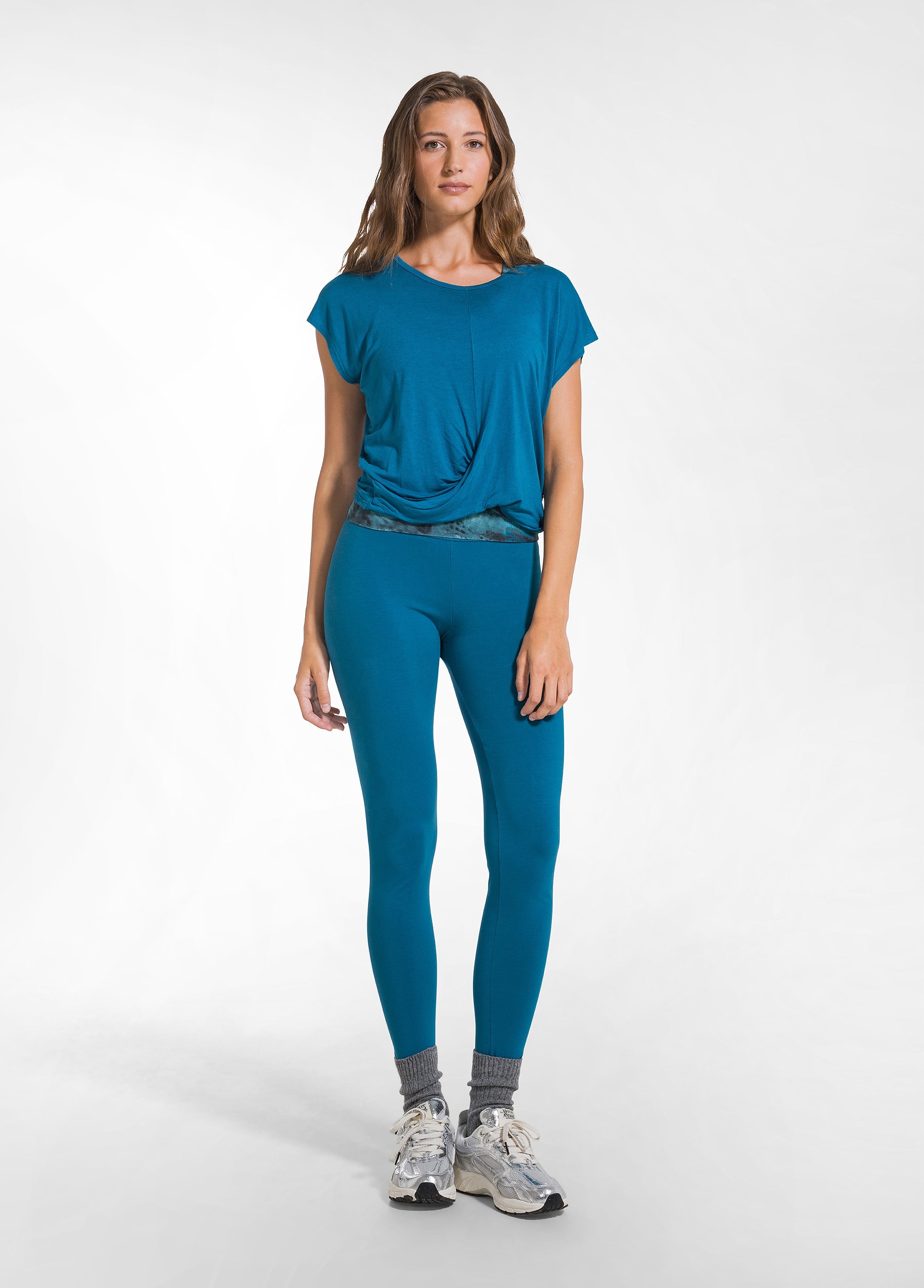 deha-t-shirt-yoga-con-nodo-frontale-verde-d52041 image 4