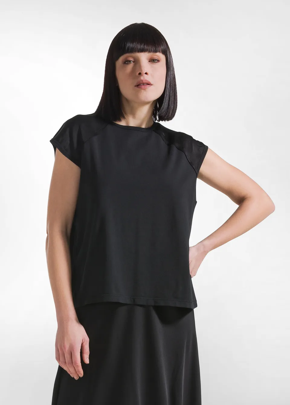 deha-top-d42440-maniche-satin-e-corpo-jersey-nero image 1