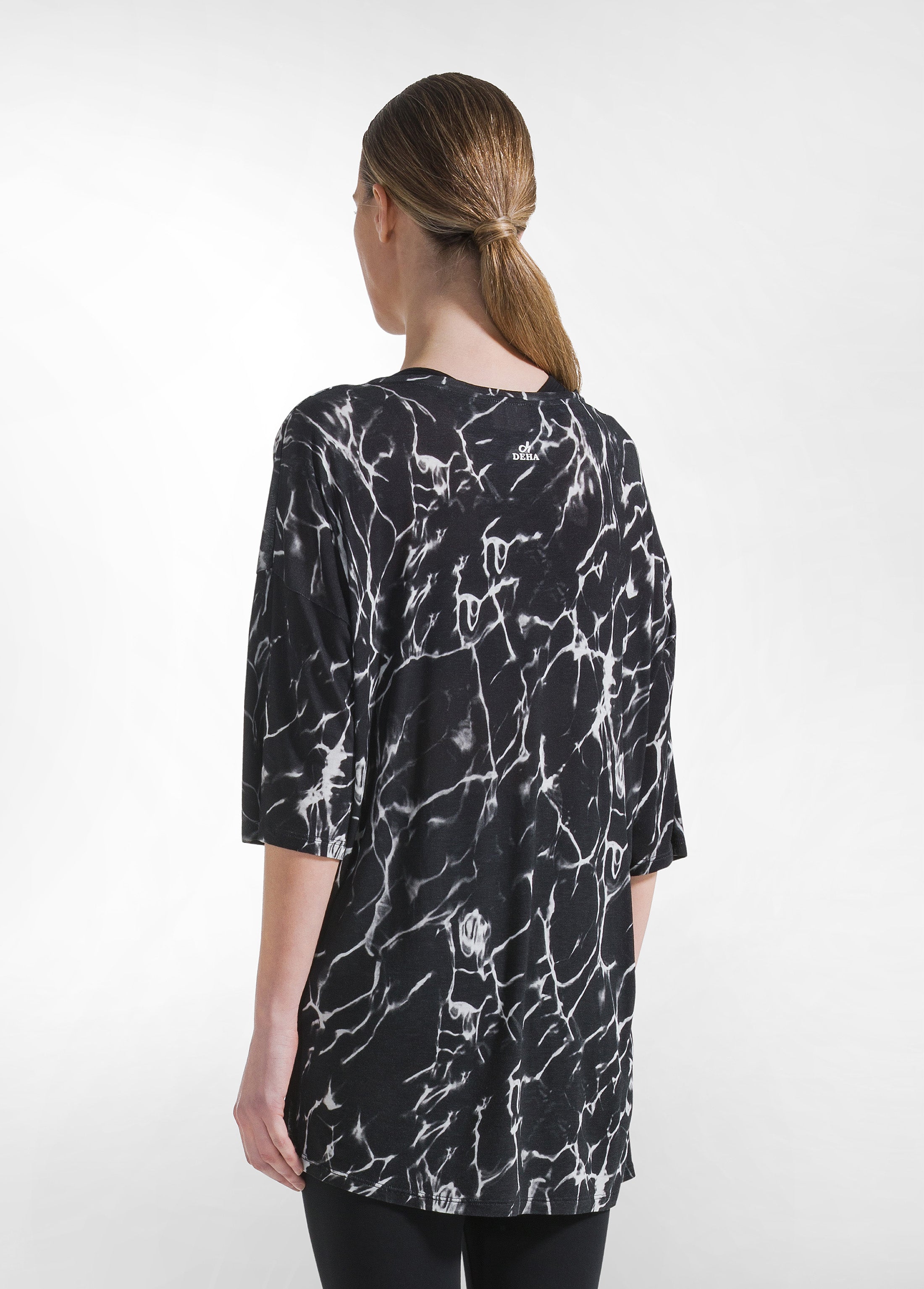 deha-t-shirt-oversize-allover-in-viscosa-nero image 2