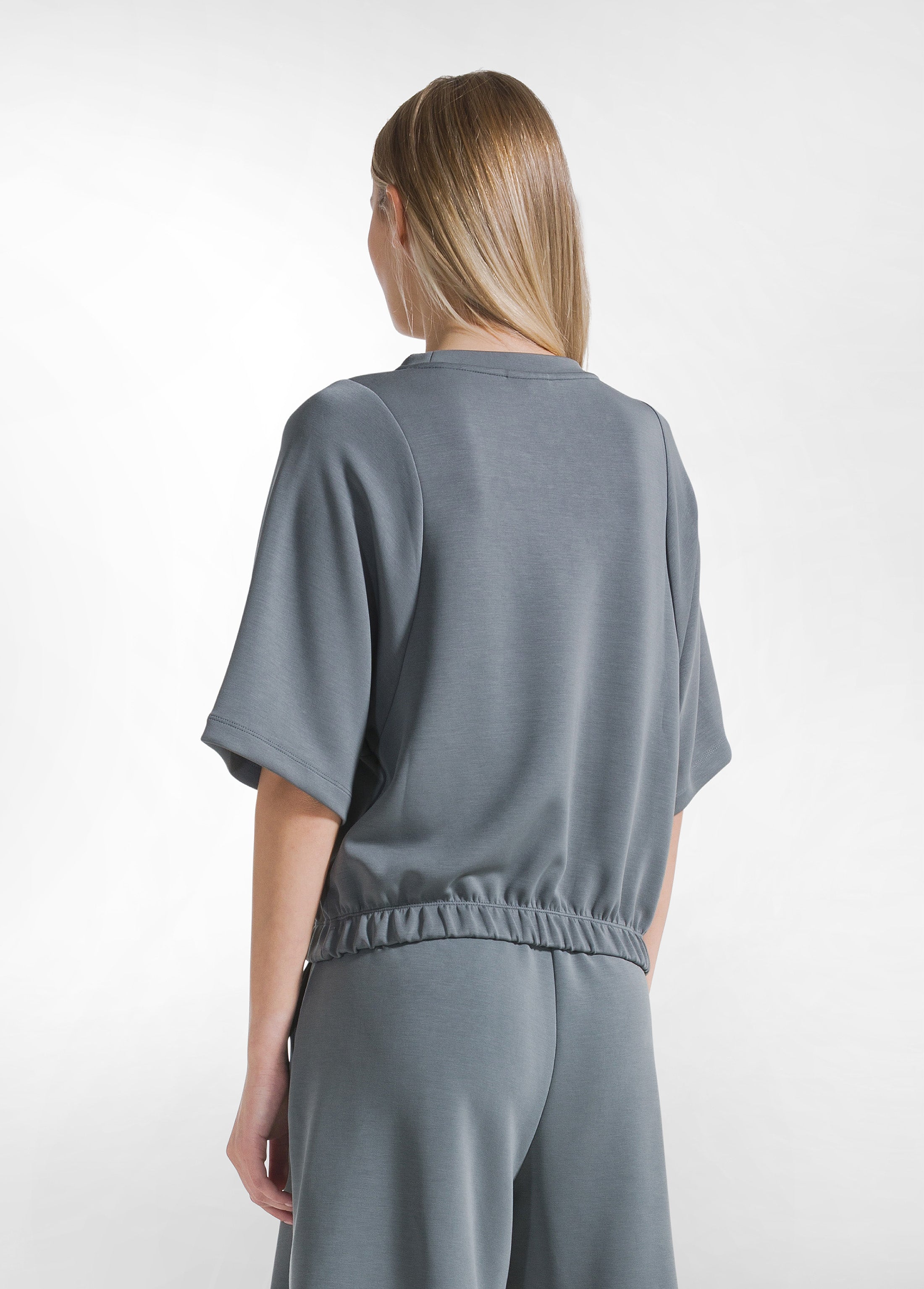deha-completo-felpa-a-maniche-corte-e-shorts-plissettati-in-modal-verde image 2