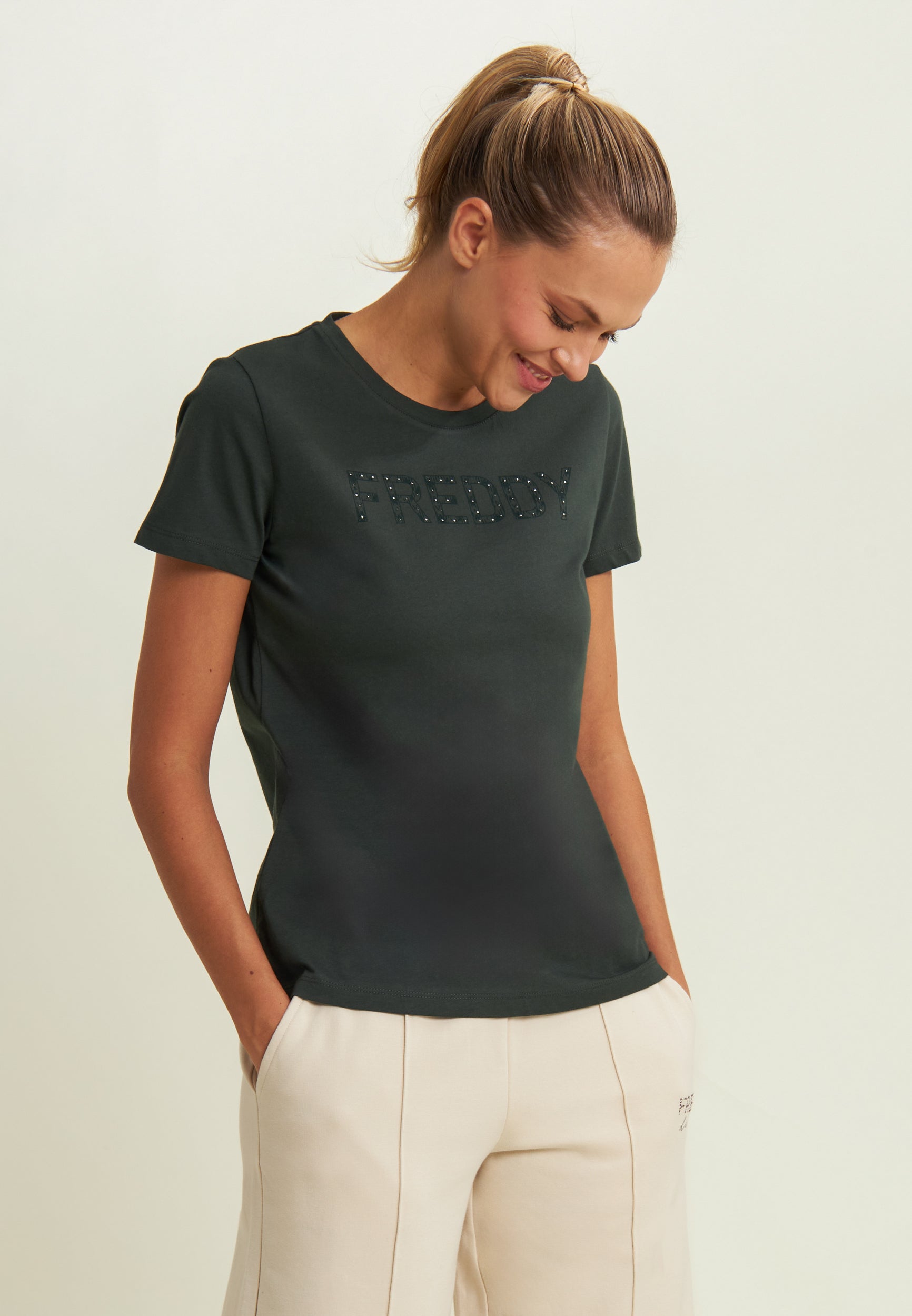 freddy-t-shirt-donna-jersey-leggero-con-logo-frontale-in-borchie image 1