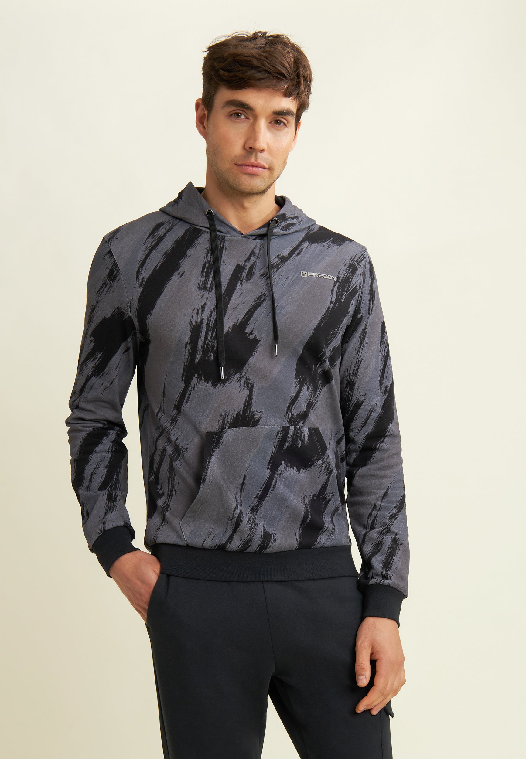 freddy-felpa-uomo-con-cappuccio-stampa-all-over-pennellata-e-marsupio image 1
