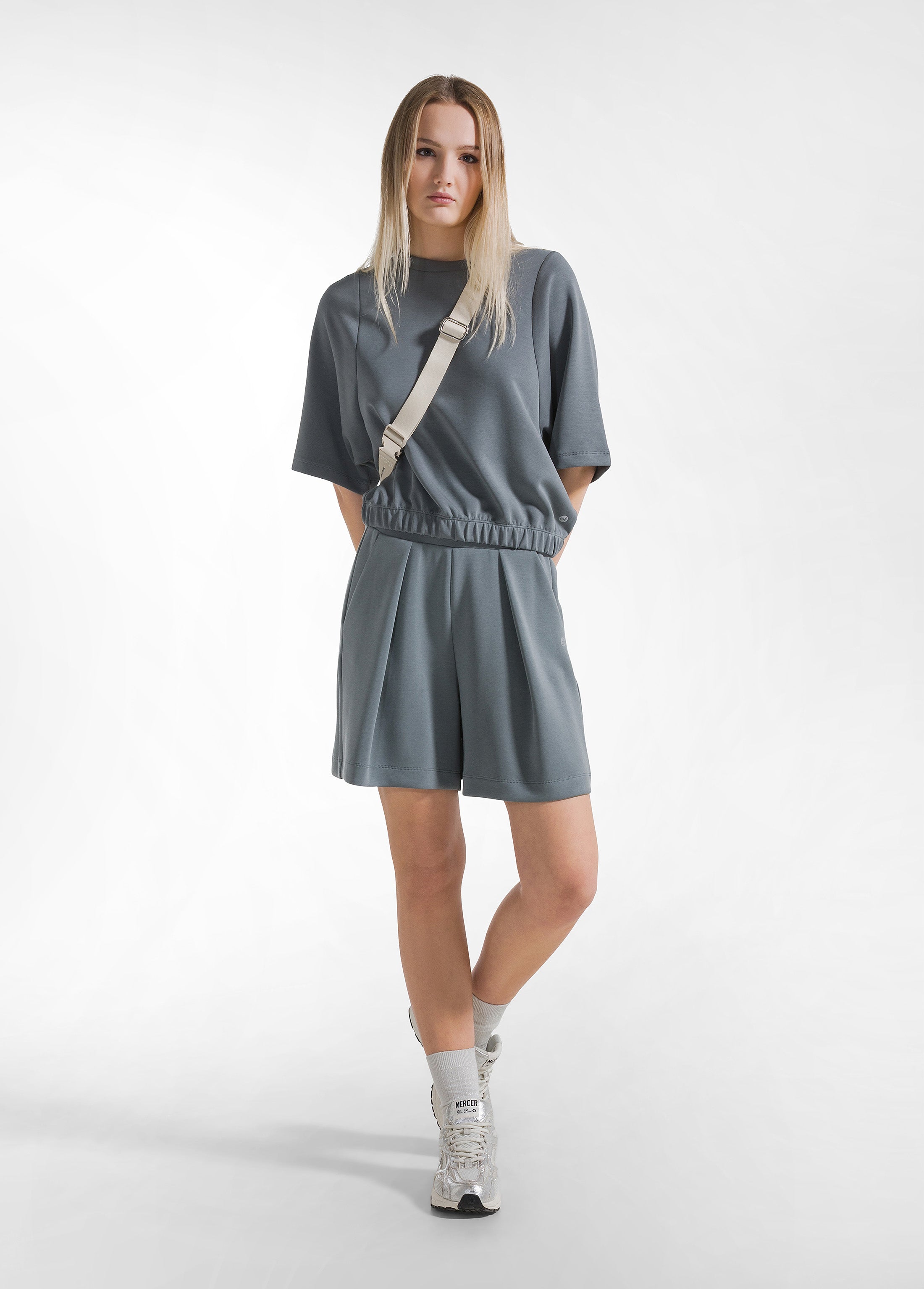 deha-completo-felpa-a-maniche-corte-e-shorts-plissettati-in-modal-verde image 5