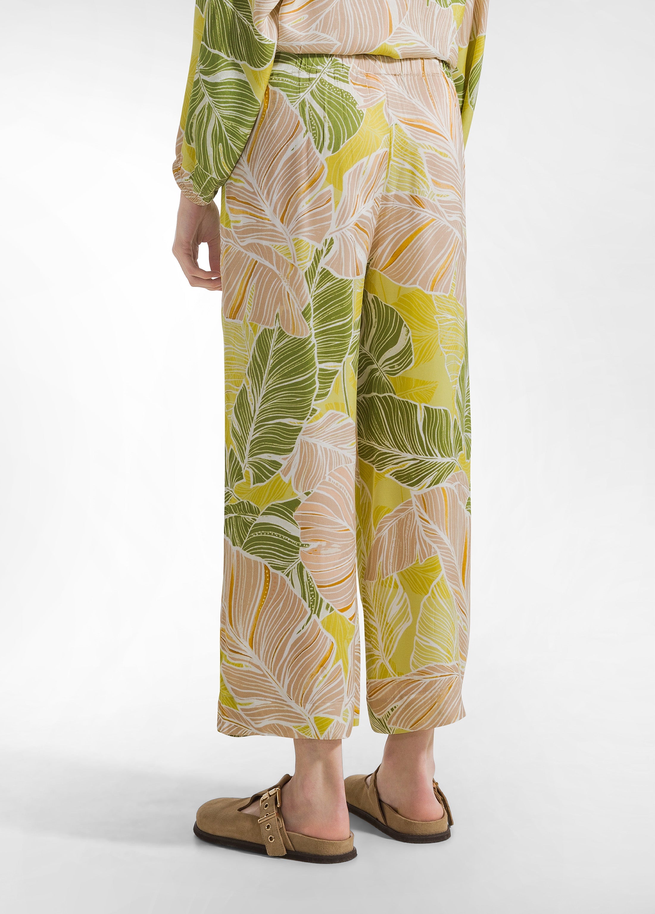 deha-pantalone-cropped-in-raso-stampato-beige image 3