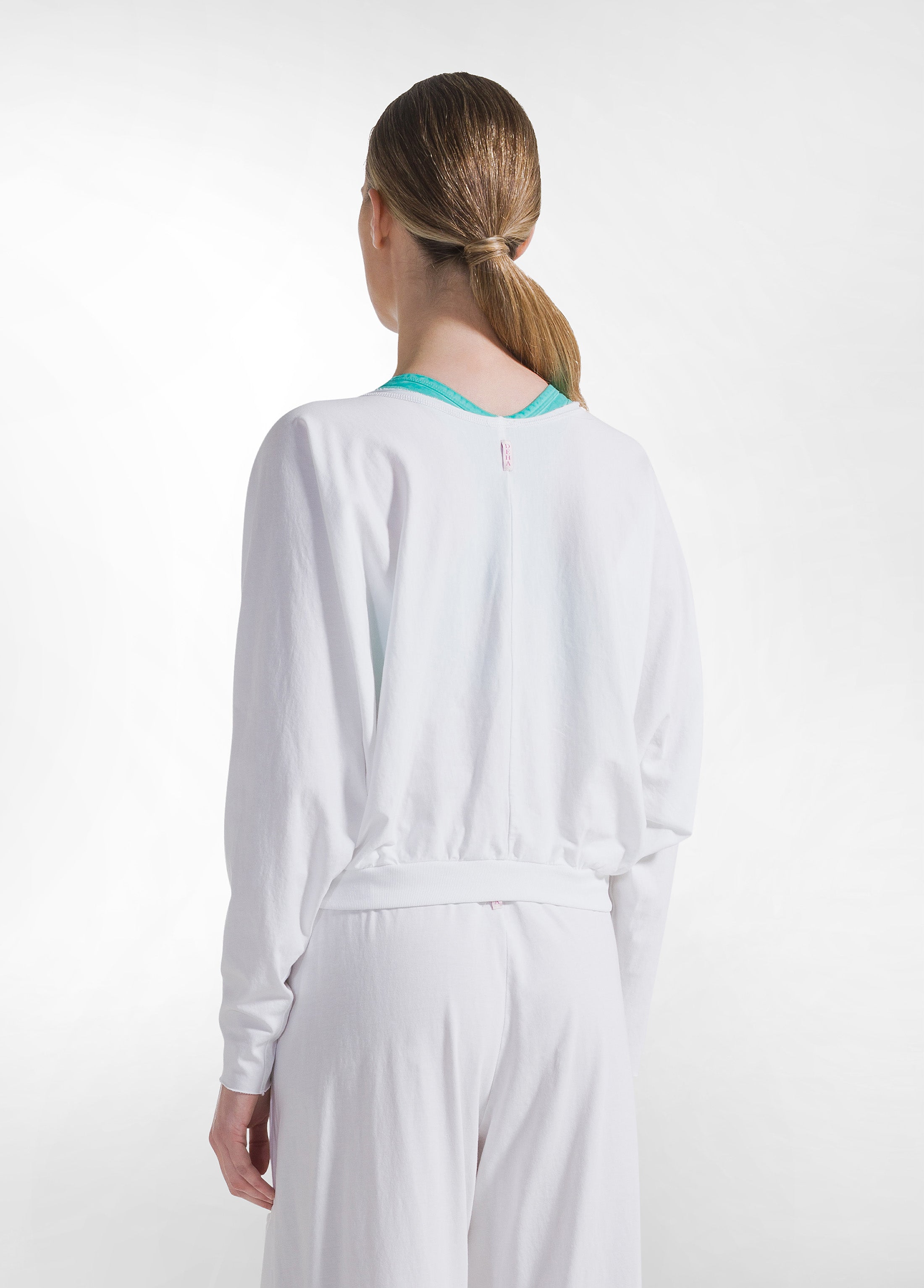 deha-completo-felpa-cropped-e-pantaloni-magnum-bianco-cotone-bio image 2