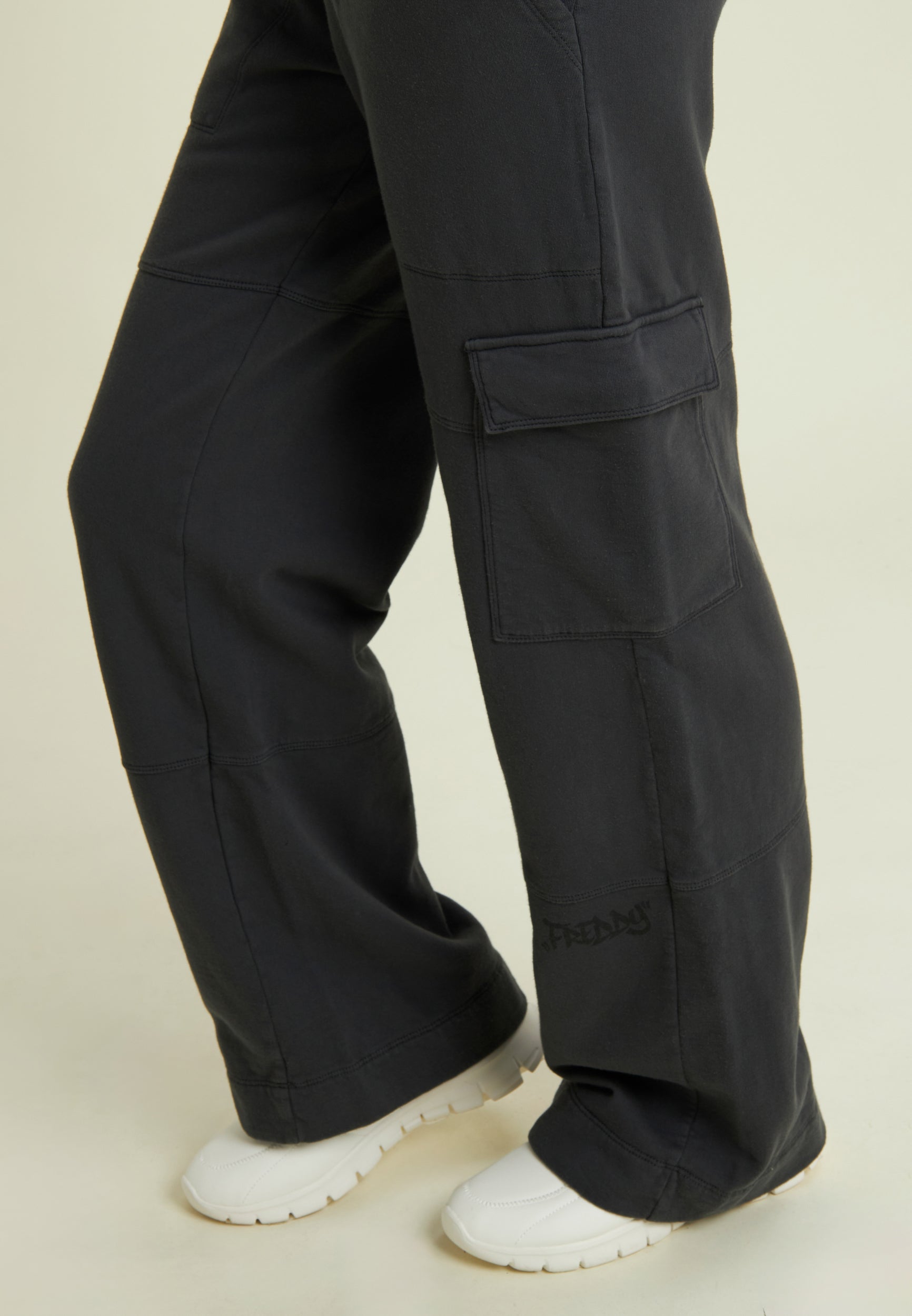 freddy-pantaloni-cargo-wide-leg-in-felpa-con-tasconi image 4