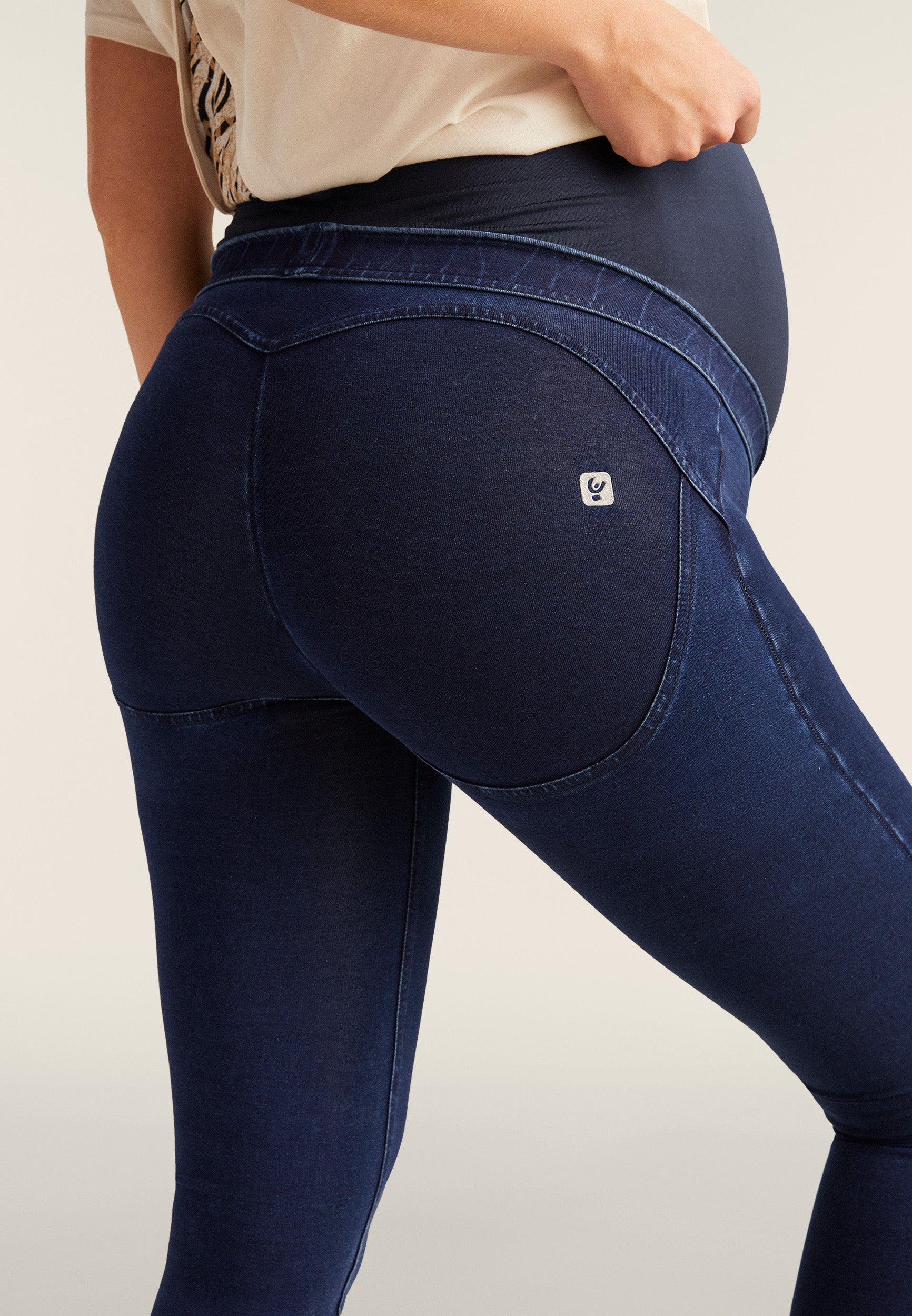 freddy-jeggings-wr-up-core-maternity-jersey-denim-mamma image 5