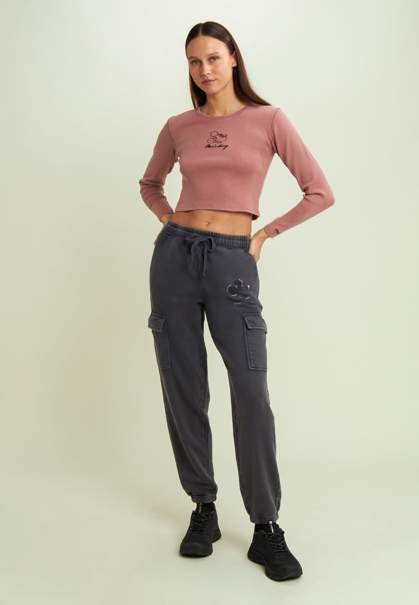 freddy-pantaloni-cargo-donna-in-french-terry-con-grafica-disney-mickey-mouse image 2