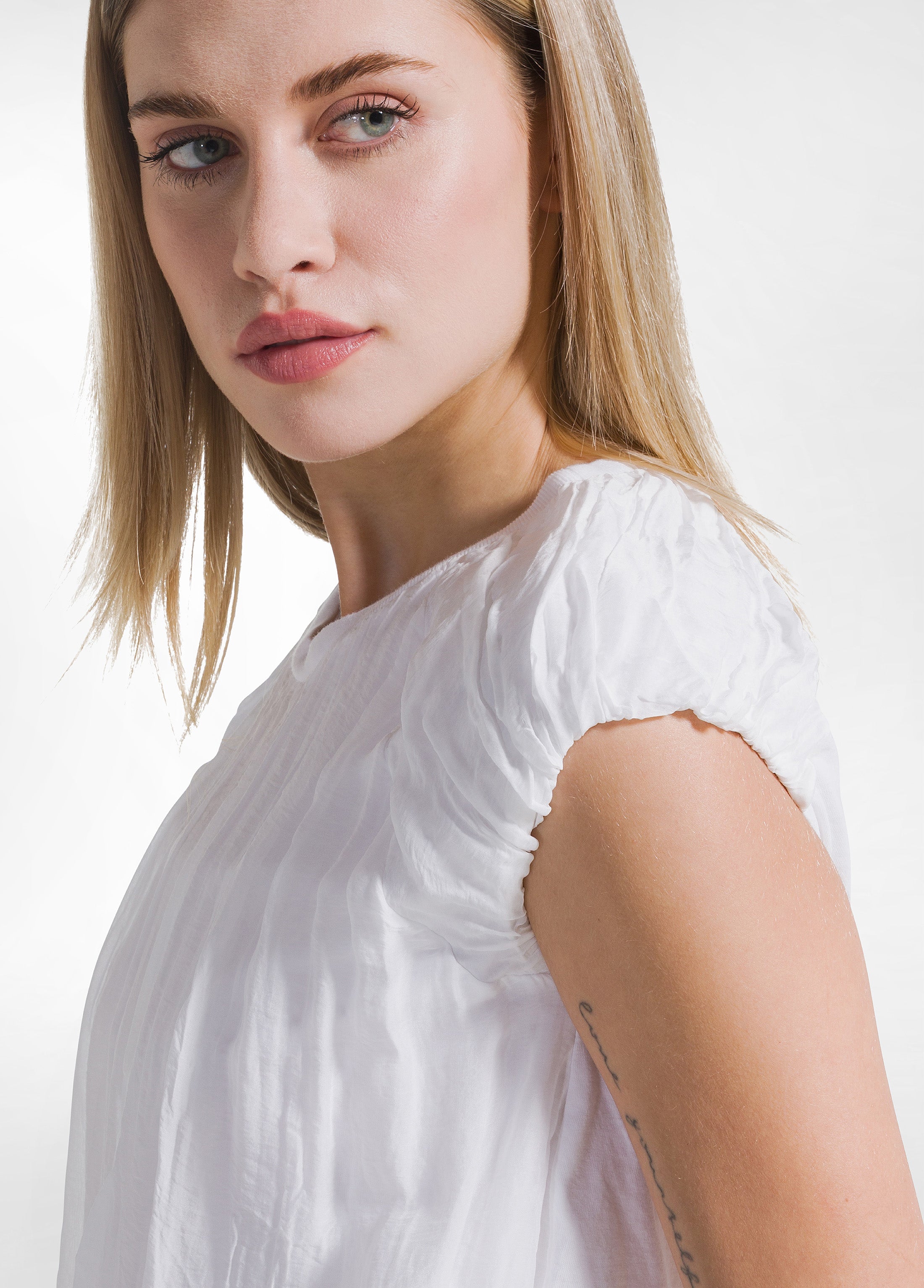 deha-top-in-cotone-leggero-con-strati-in-seta-bianco-top-elegante-estivo image 3