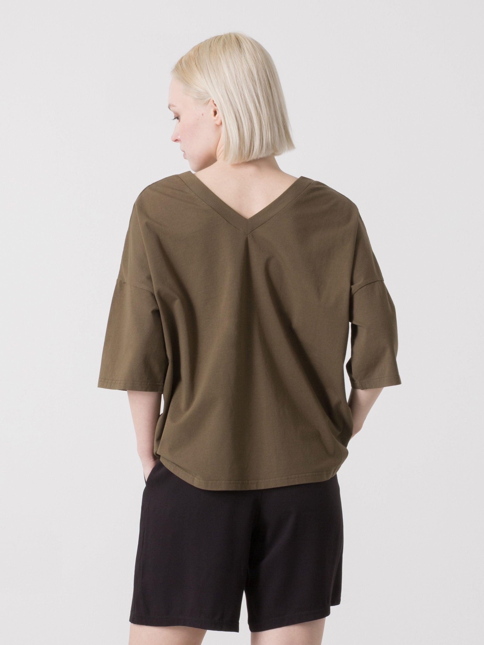 t-shirt-donna-dimensione-danza-in-jersey-stretch-con-scollo-a-v-e-taglio-asimmet image 8