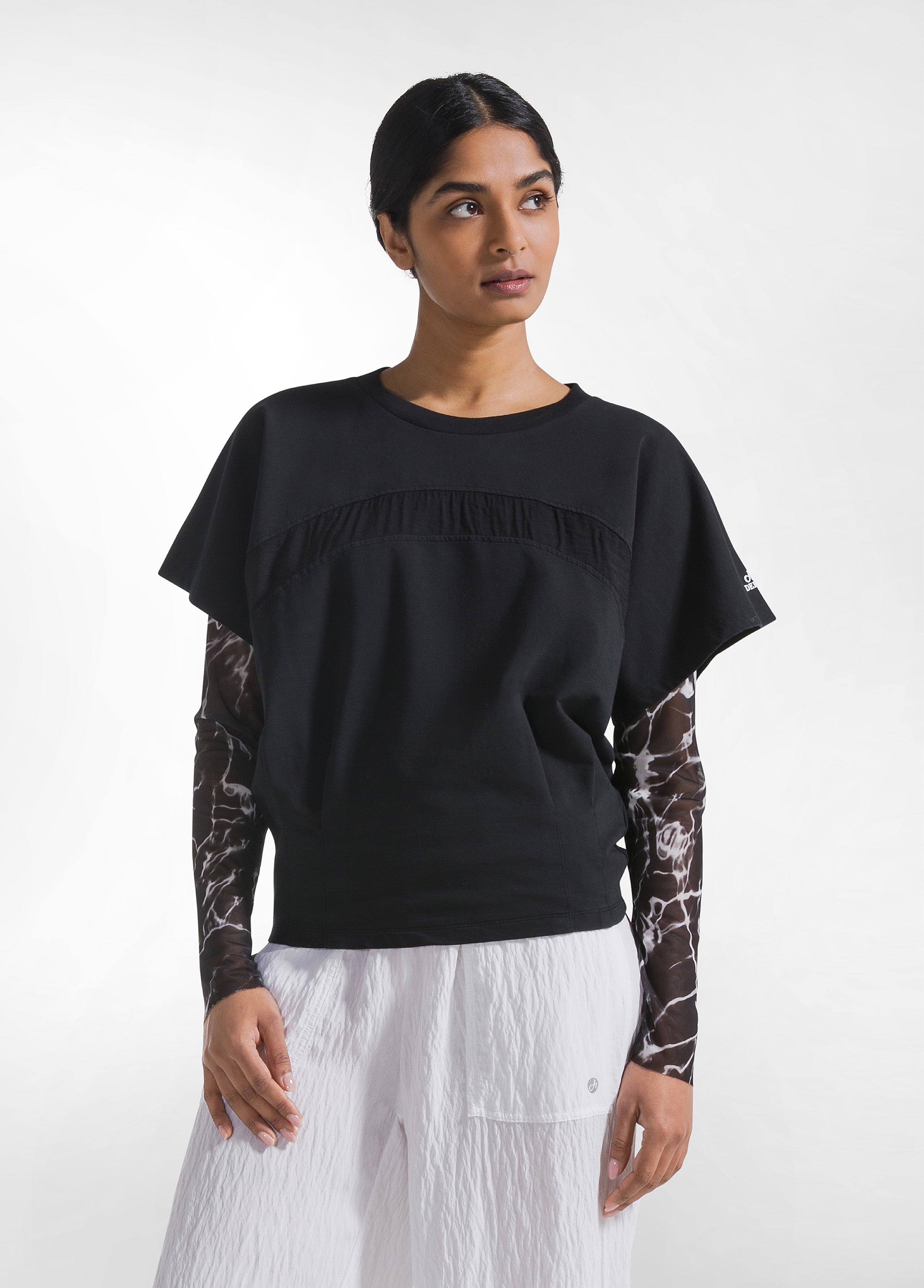 deha-felpa-girocollo-nera-con-inserto-crinkle-in-viscosa-felpa-leisurewear image 1