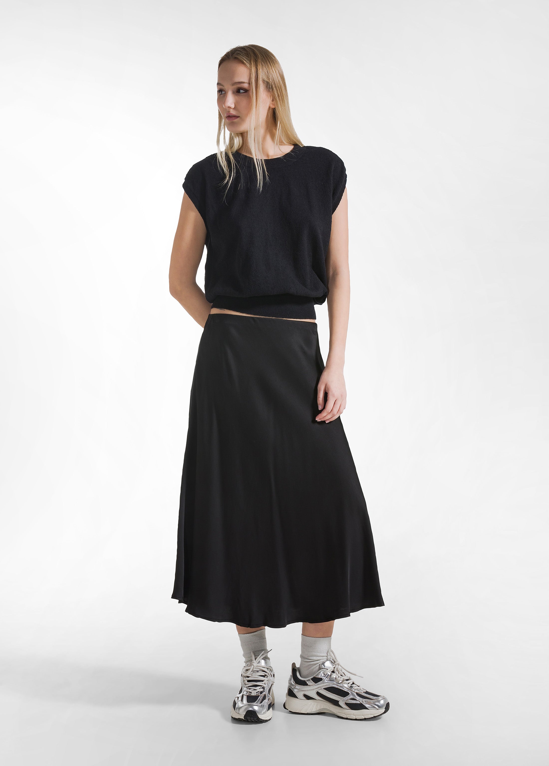 deha-top-sportivo-stretch-aderente-nero-d42383 image 4