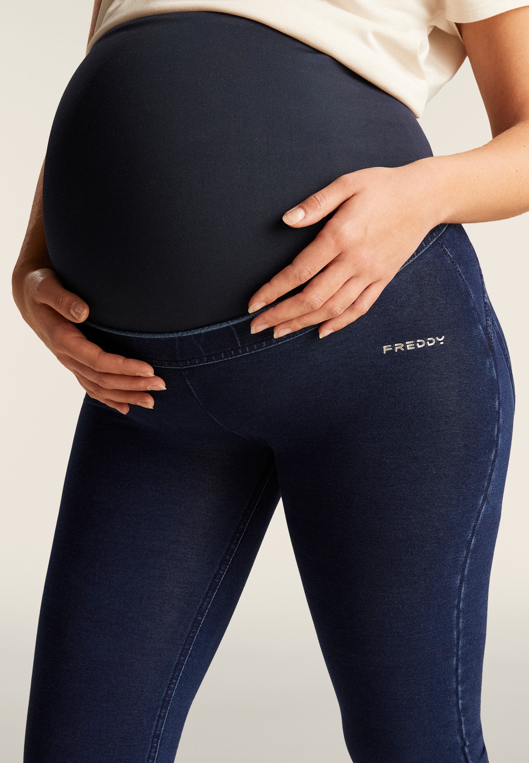 freddy-jeggings-wr-up-core-maternity-jersey-denim-mamma image 4