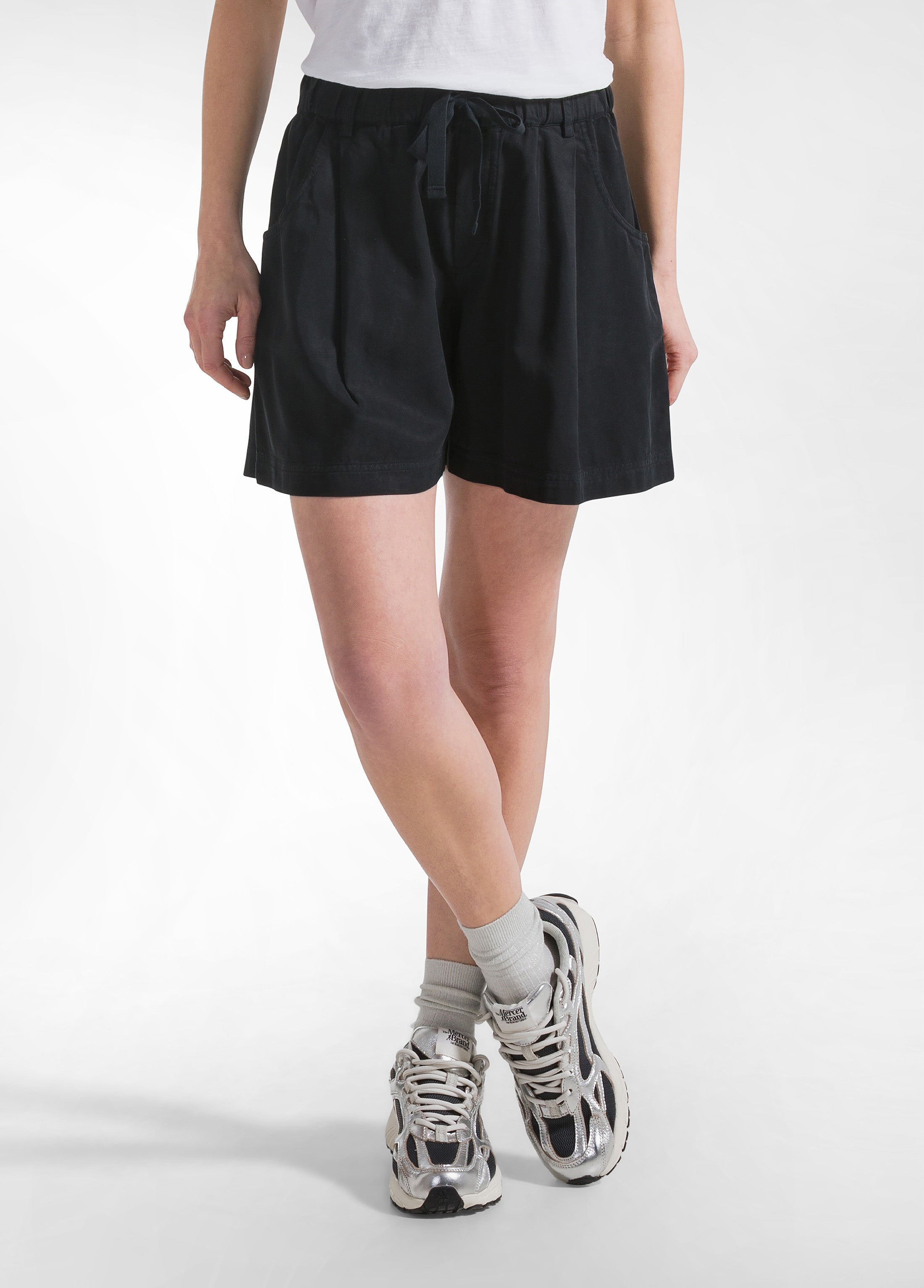 deha-d42755-shorts-twill-lyocell-nero-sopra-ginocchio image 2