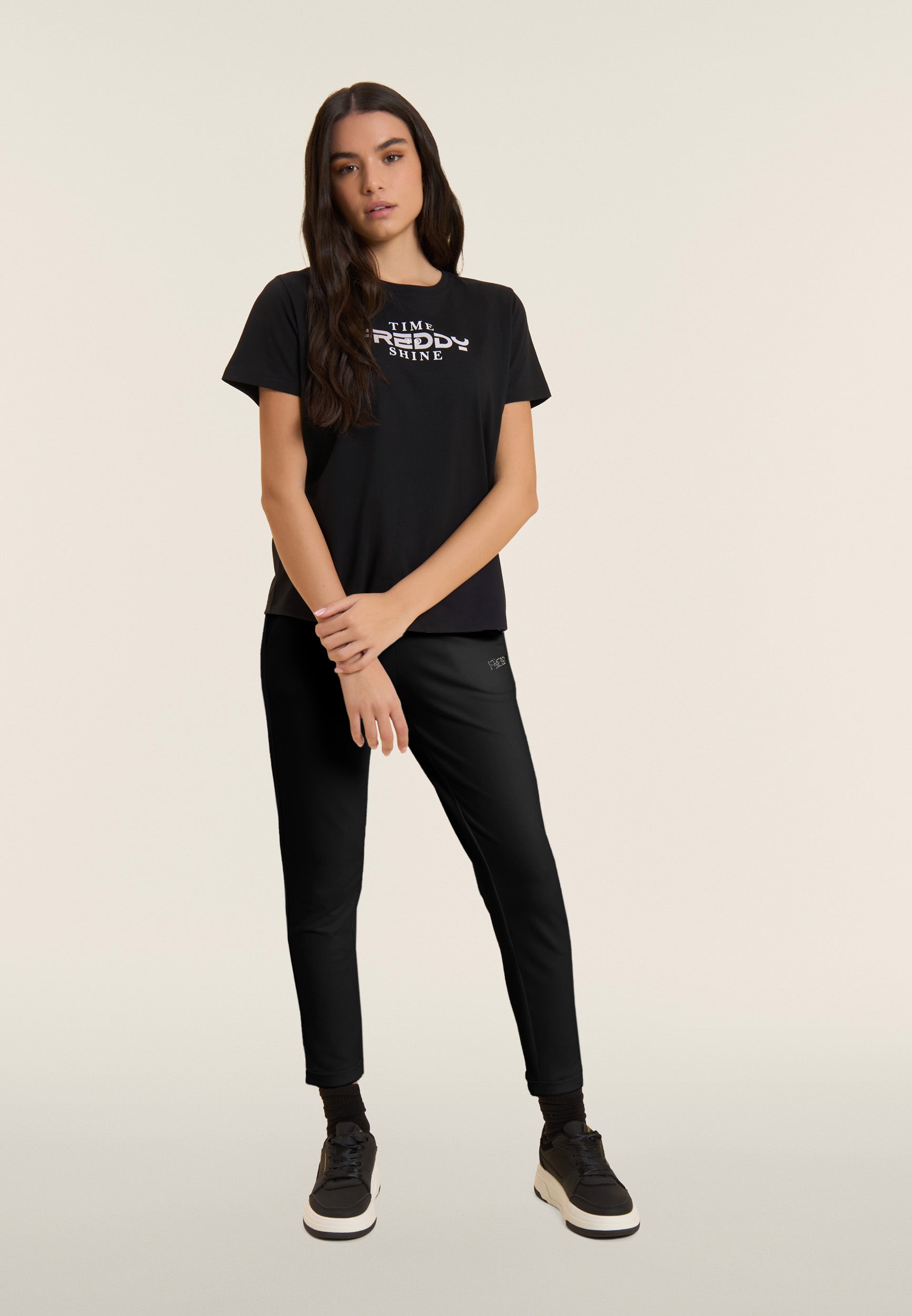 freddy-pantaloni-sportivi-cropped-regular-con-risvolto-e-strass image 2