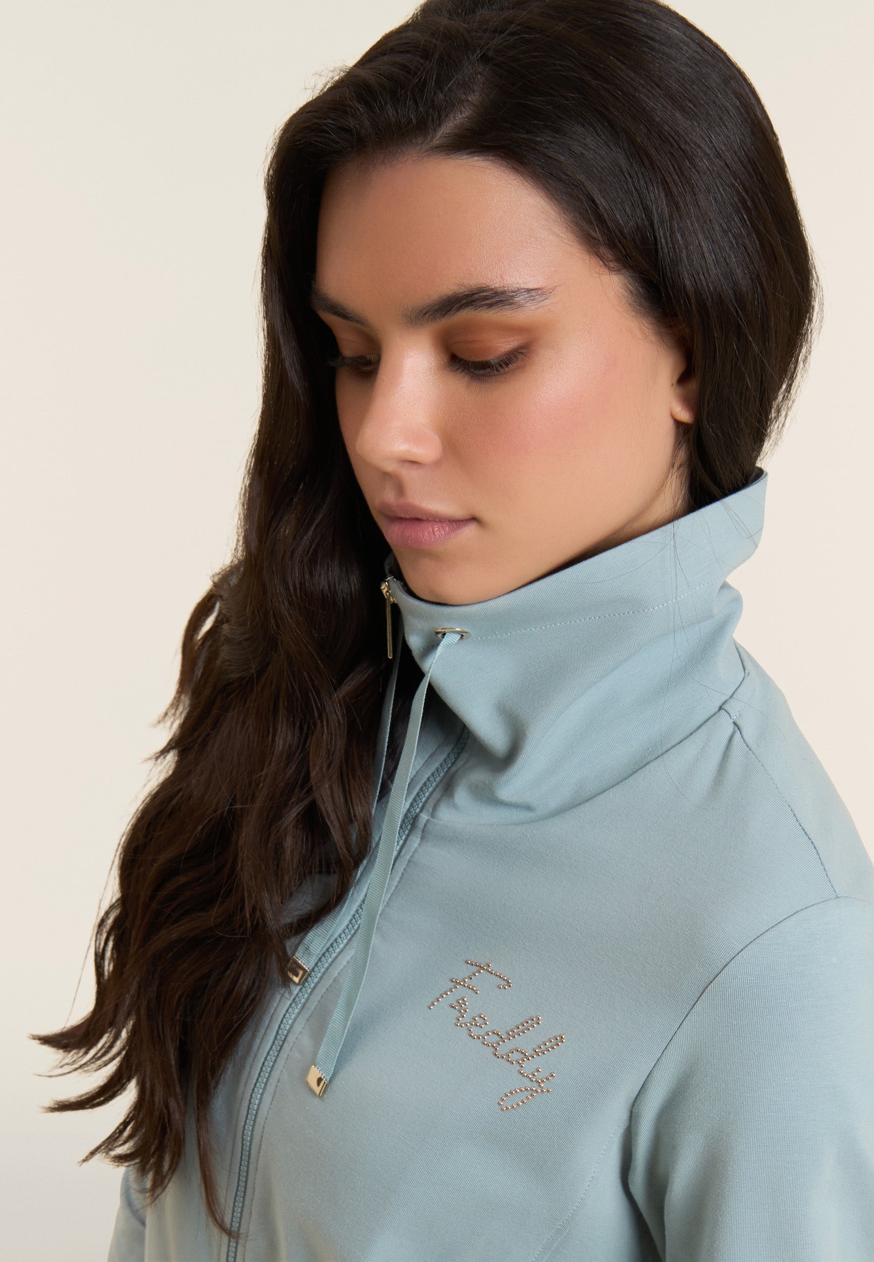 freddy-felpa-zip-donna-con-collo-alto-e-logo-con-borchie image 4