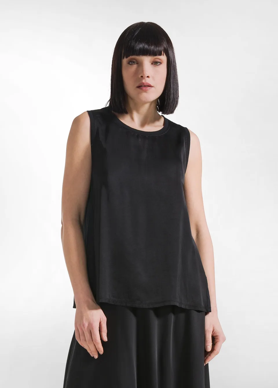 deha-top-in-satin-di-viscosa-con-dettaglio-arricciato-nero-d42460 image 1