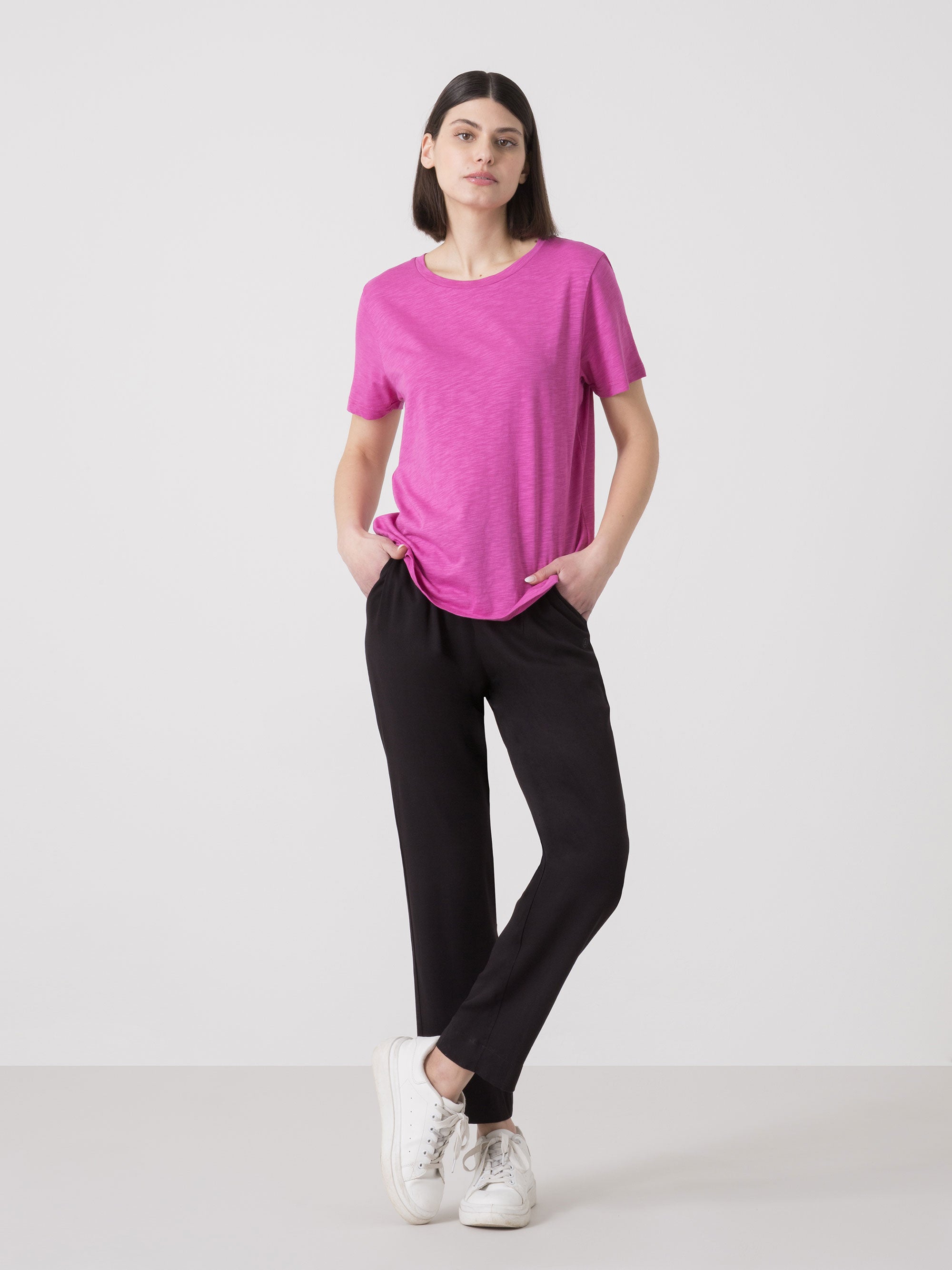 dimensione-danza-t-shirt-donna-in-slub-jersey-regular-fit-con-scollo-rotondo image 2