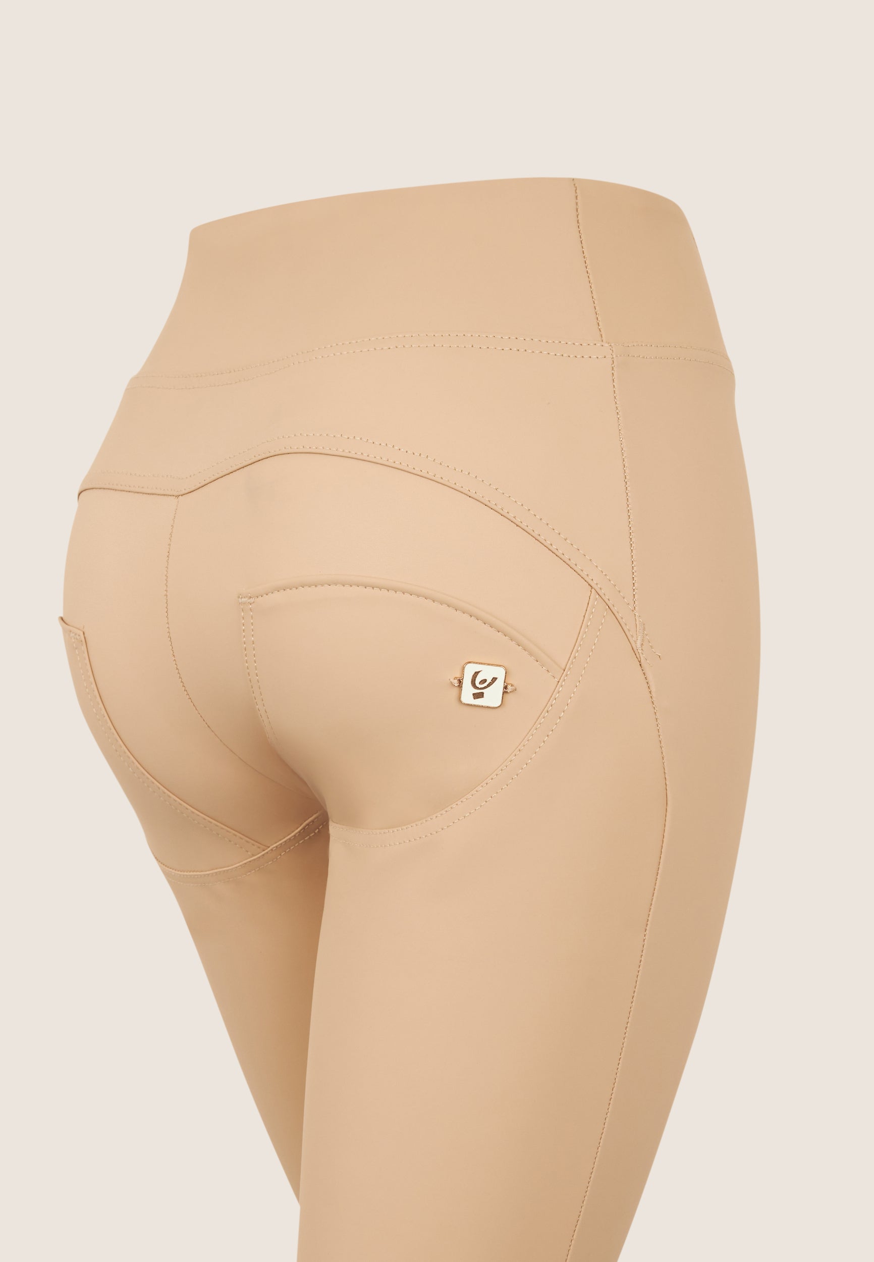 freddy-wr-up-pantaloni-donna-7-8-similpelle-vita-alta-con-bottoni-oro image 8
