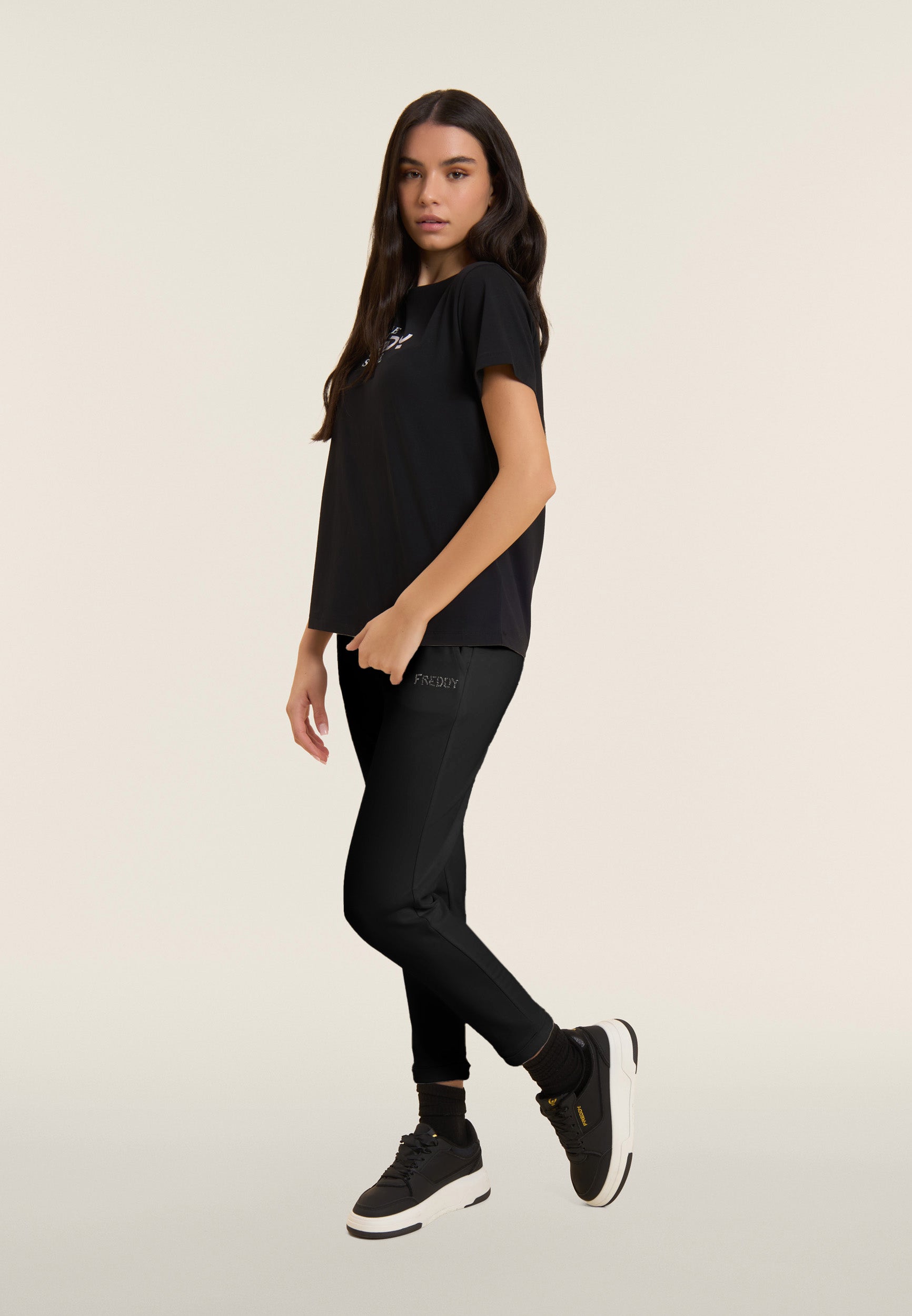 freddy-pantaloni-sportivi-cropped-regular-con-risvolto-e-strass image 5