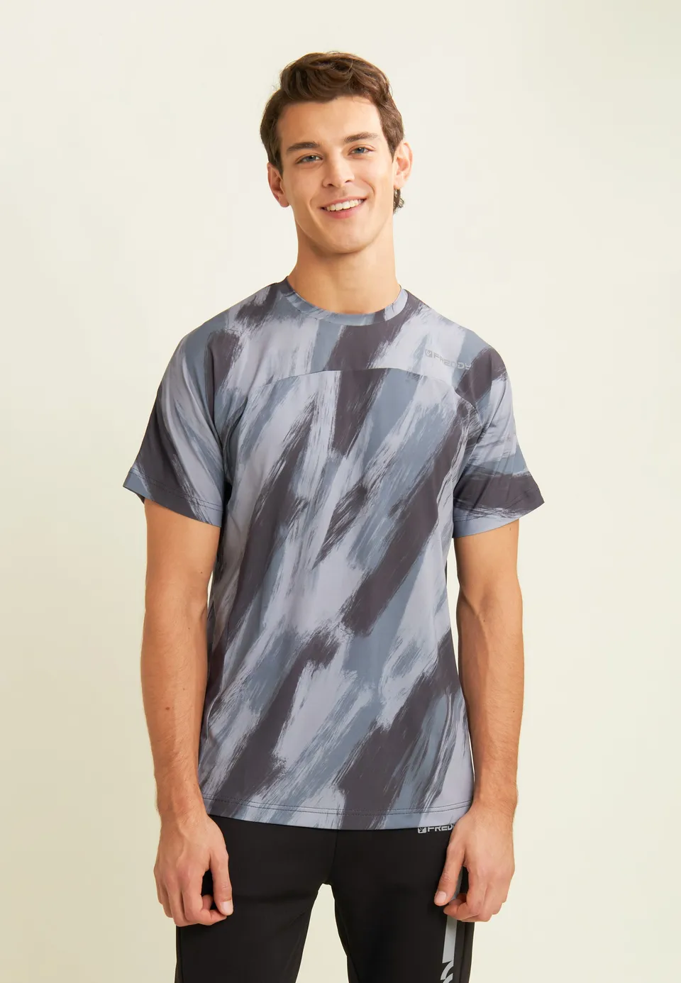 freddy-t-shirt-uomo-slim-tech-stampa-pennellata-manica-corta image 1