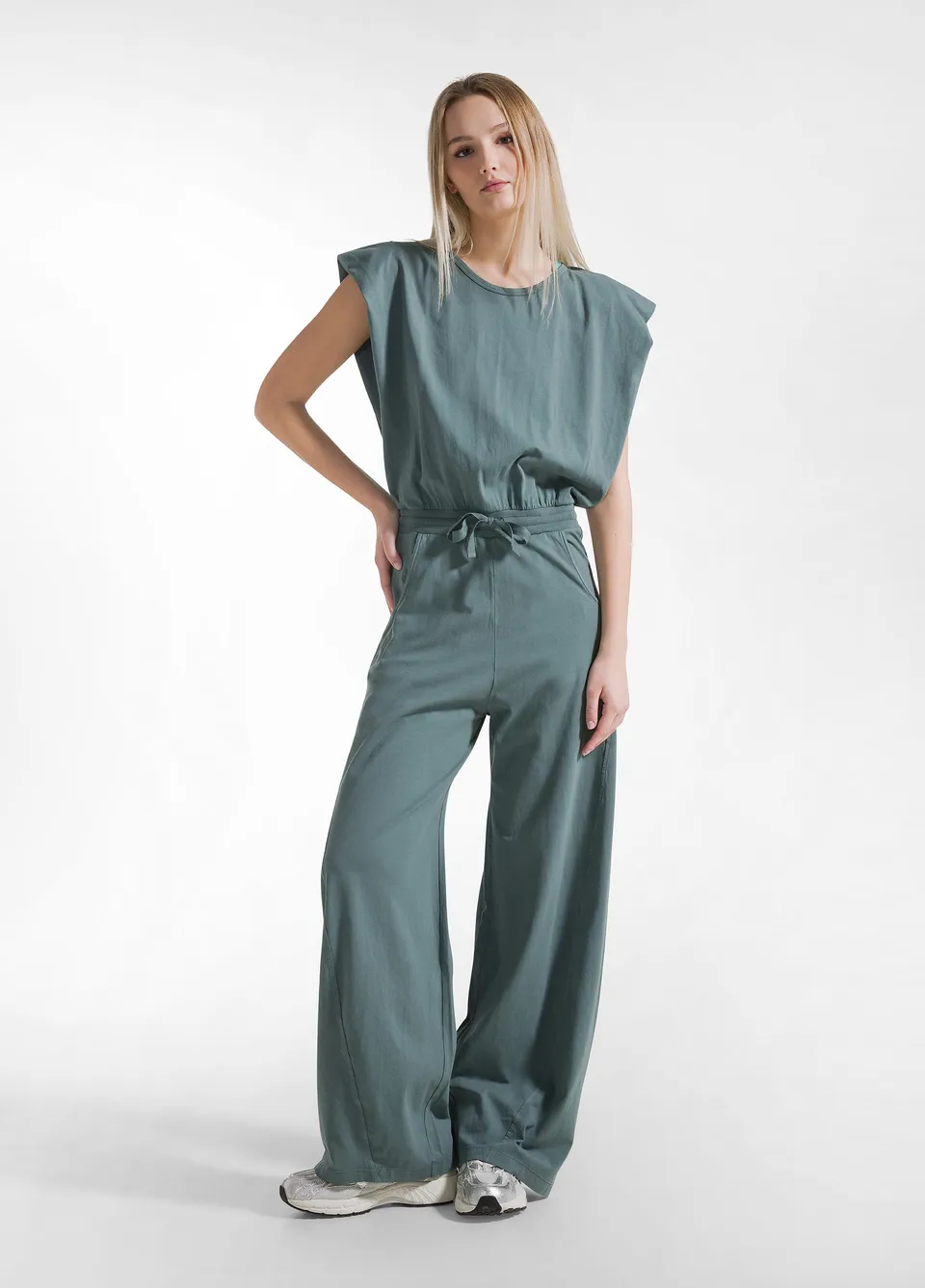 deha-tuta-jumpsuit-in-jersey-verde-con-apertura-sul-retro image 1