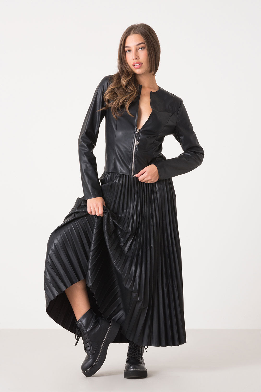 dimensione-danza-giacchino-in-eco-pelle-slim-con-zip image 3