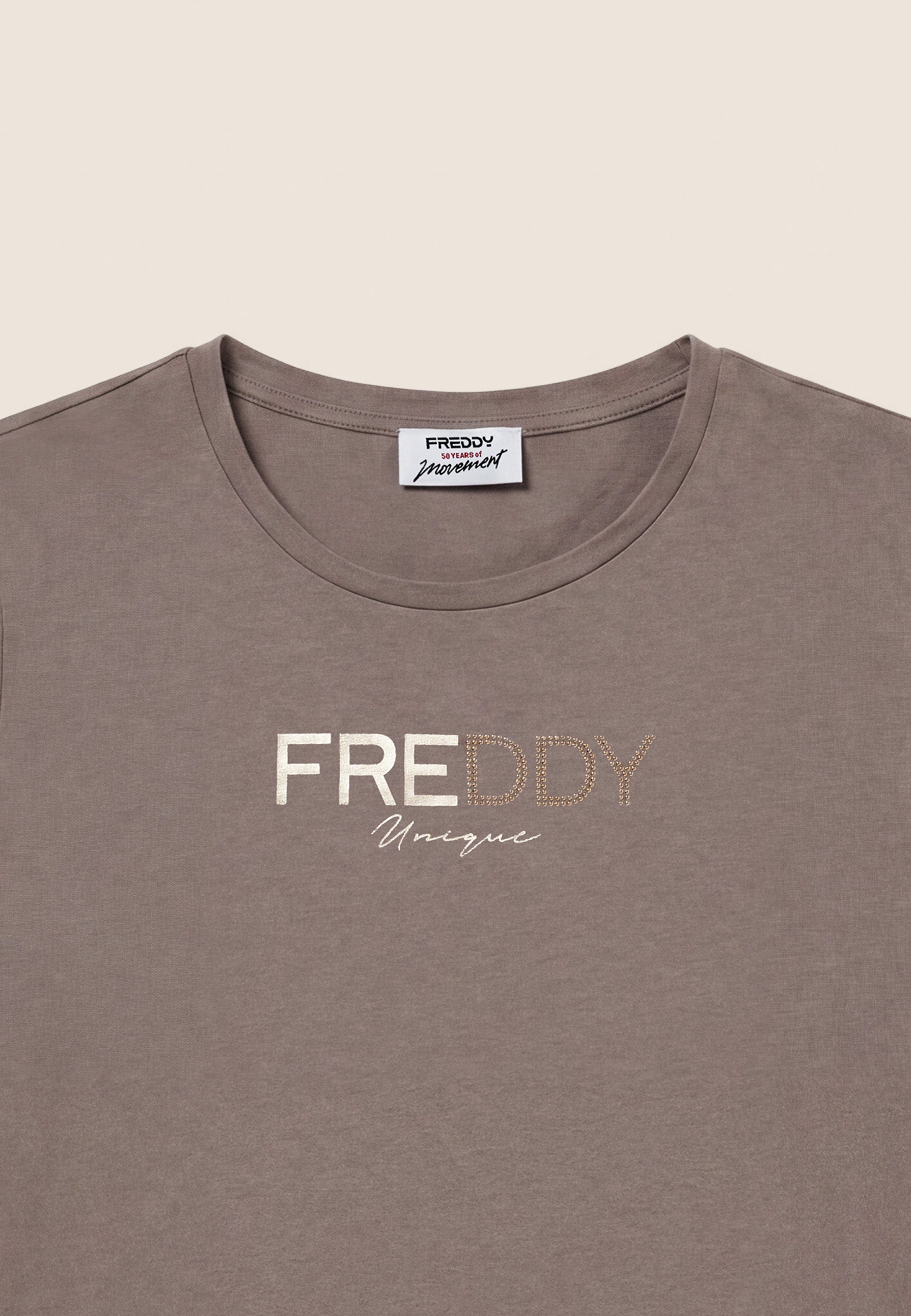 freddy-t-shirt-regular-donna-logo-oro-stampa-e-borchie image 7