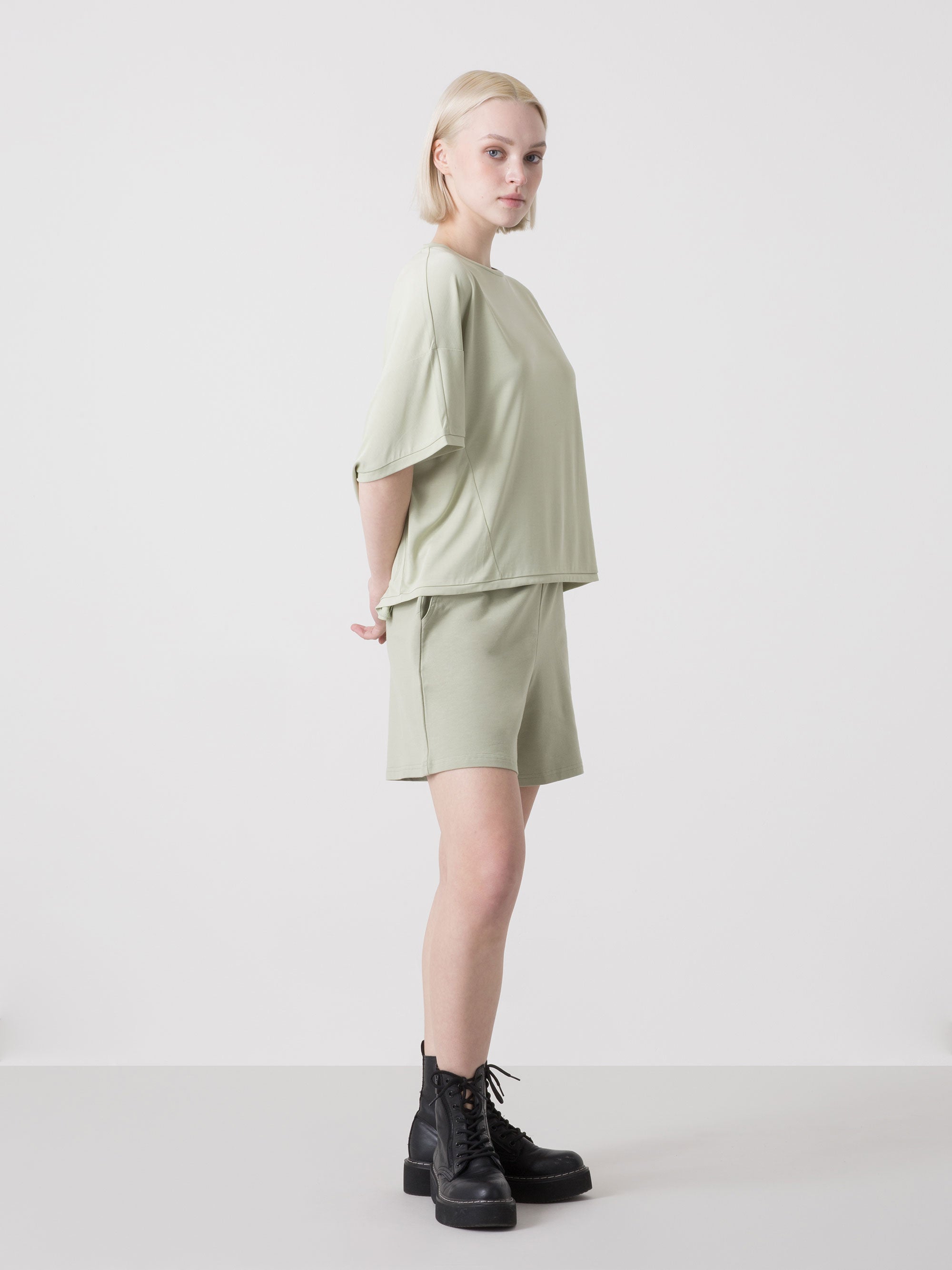 dimensione-danza-maxi-t-shirt-donna-in-viscosa-trapezio-con-cuciture-geometriche image 2